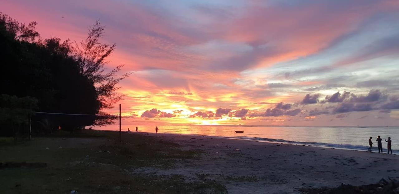 Private Beach House with Sunset View @ Kuala Penyu Sabah photo 2