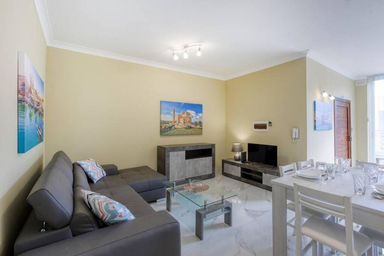 Penthouse, Seaview, Beautiful 2BR Apt 4 view 5