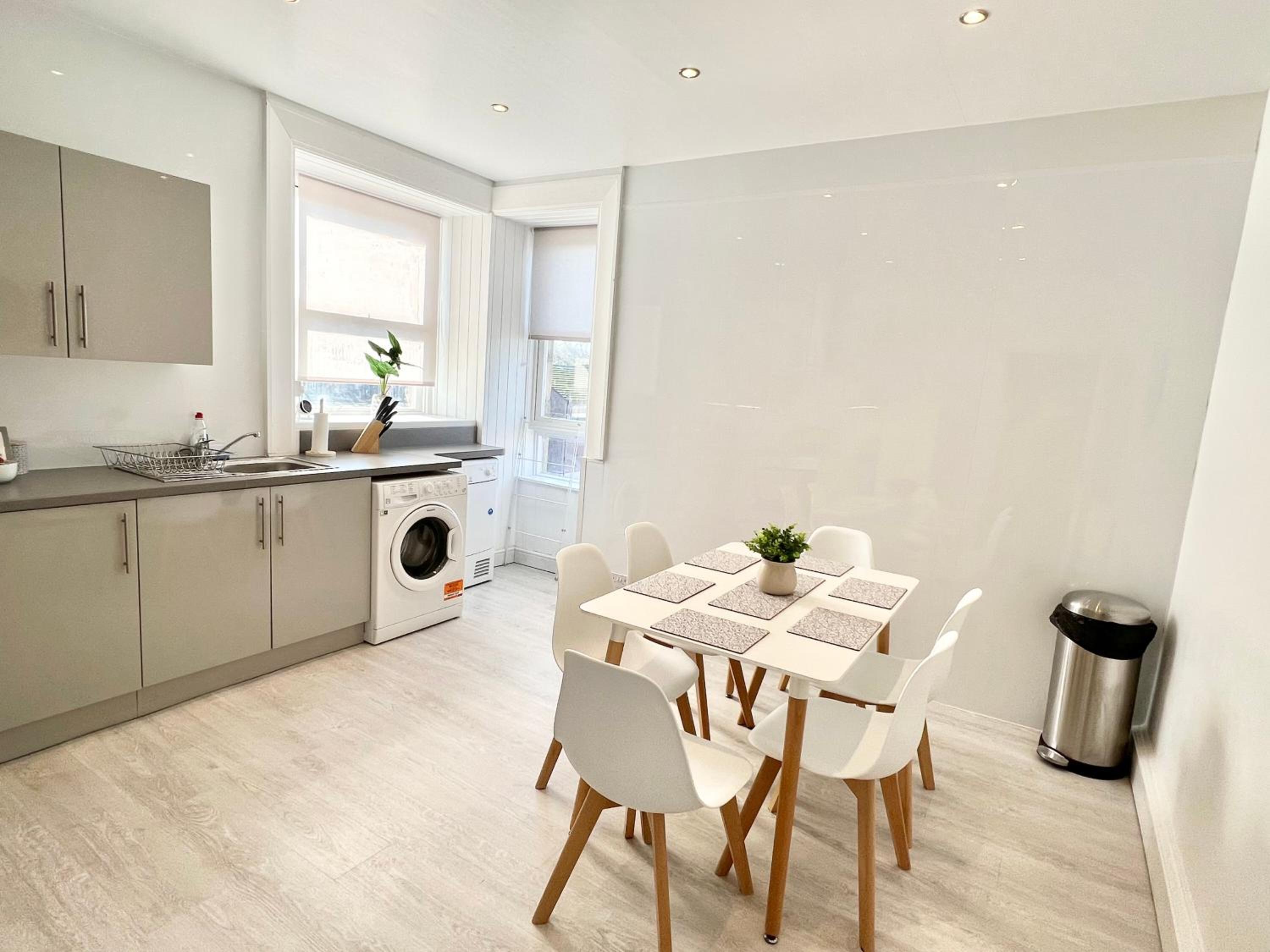 Douglas Street Apartment