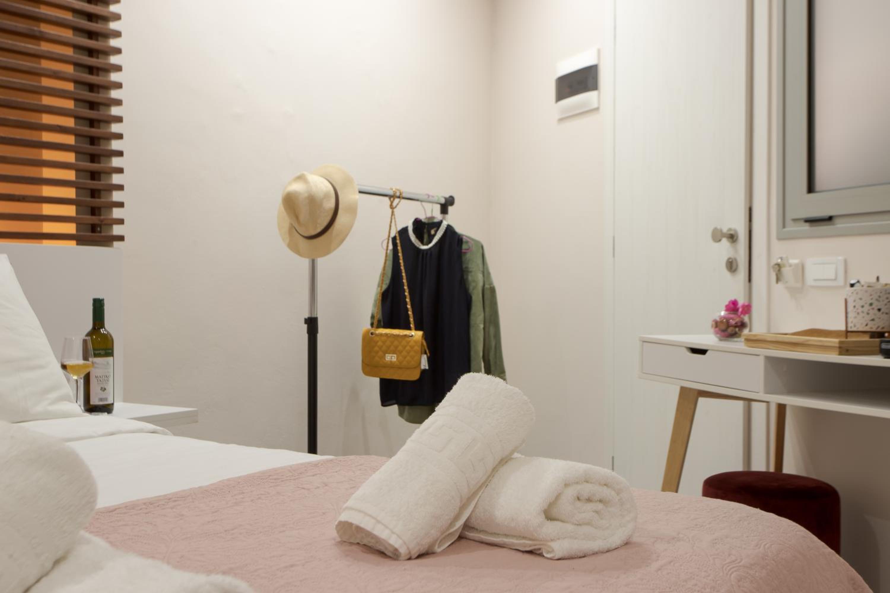 Mitos Cozy Rooms view 3