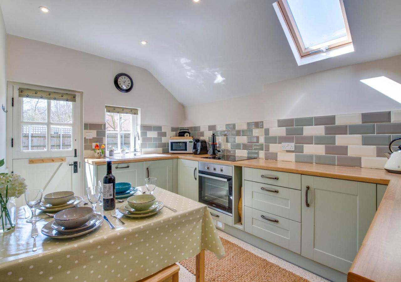 2 Bed in Corton oc-vicl view 3