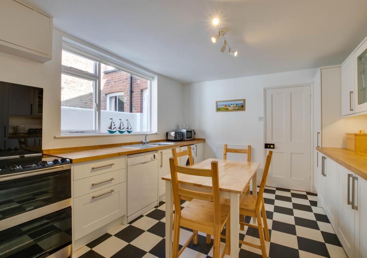 6 Bed in Southwold oc-tall