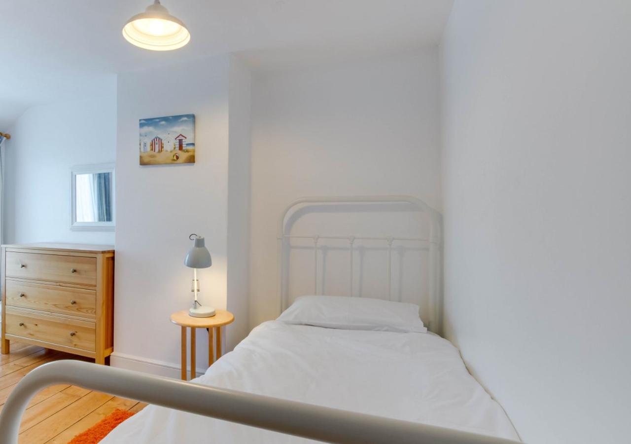 6 Bed in Southwold oc-tall
