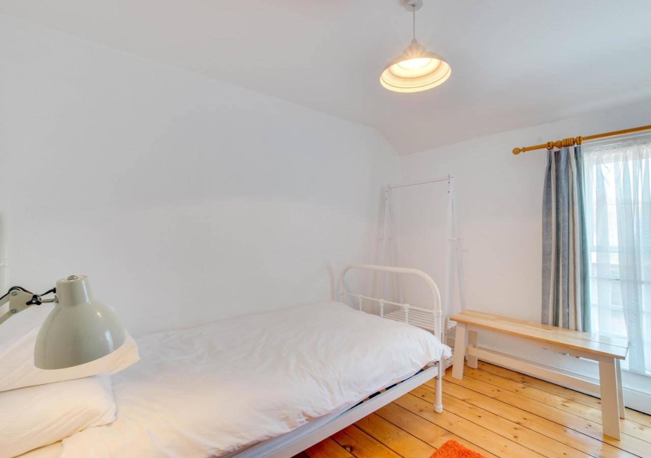 6 Bed in Southwold oc-tall