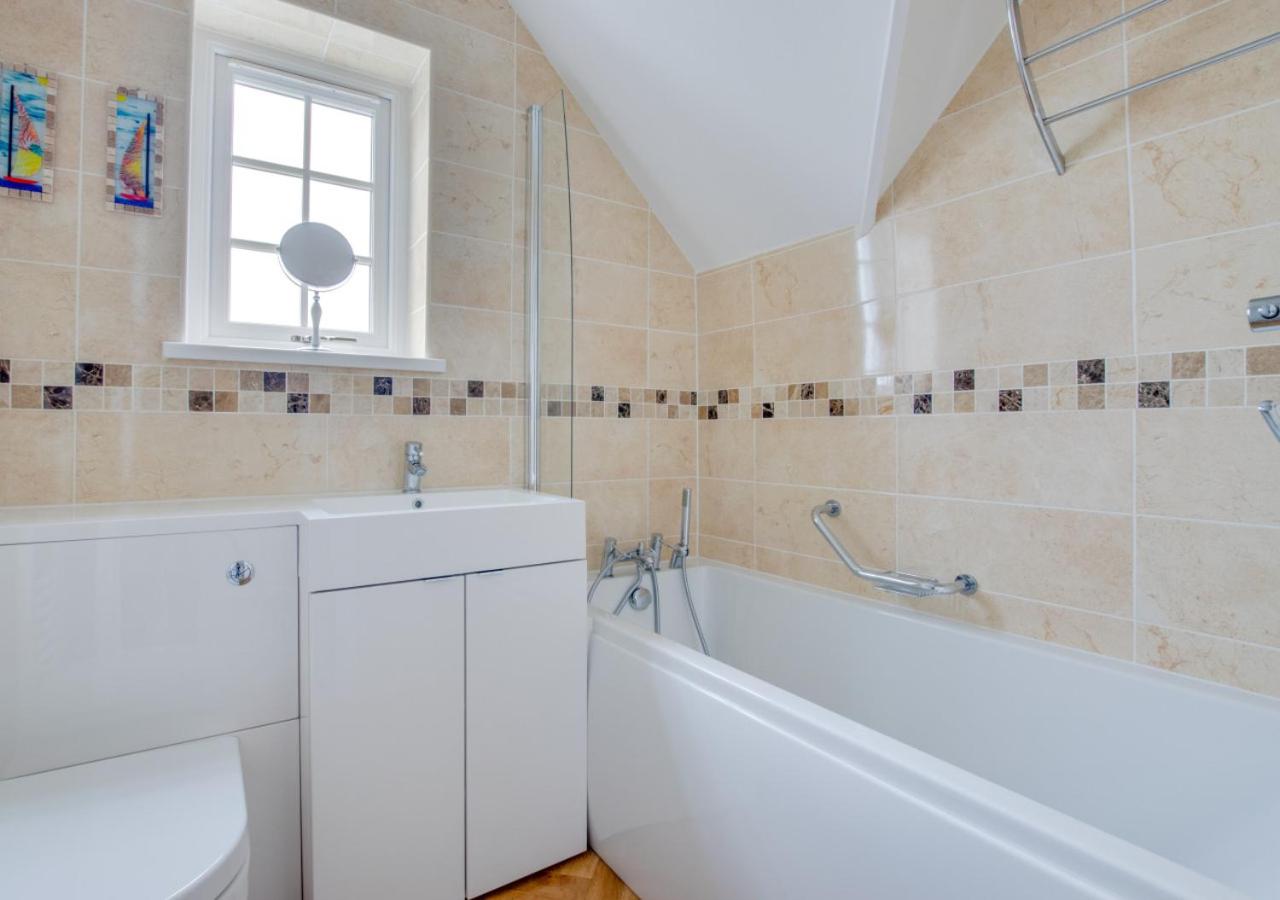 4 Bed in Southwold oc-37marl