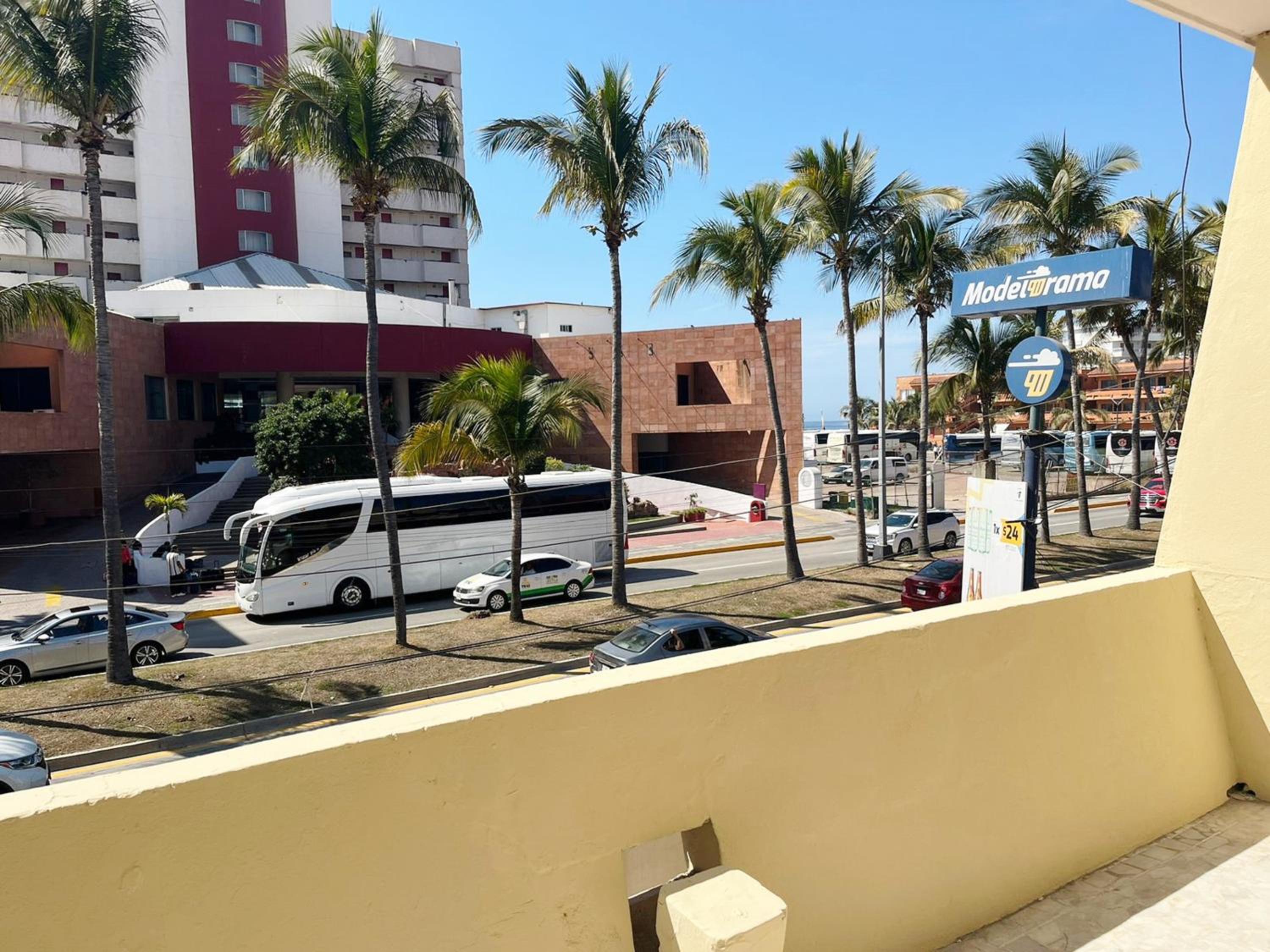 Depto Zona Dorada # 2 - Playa Enfrente view 4
