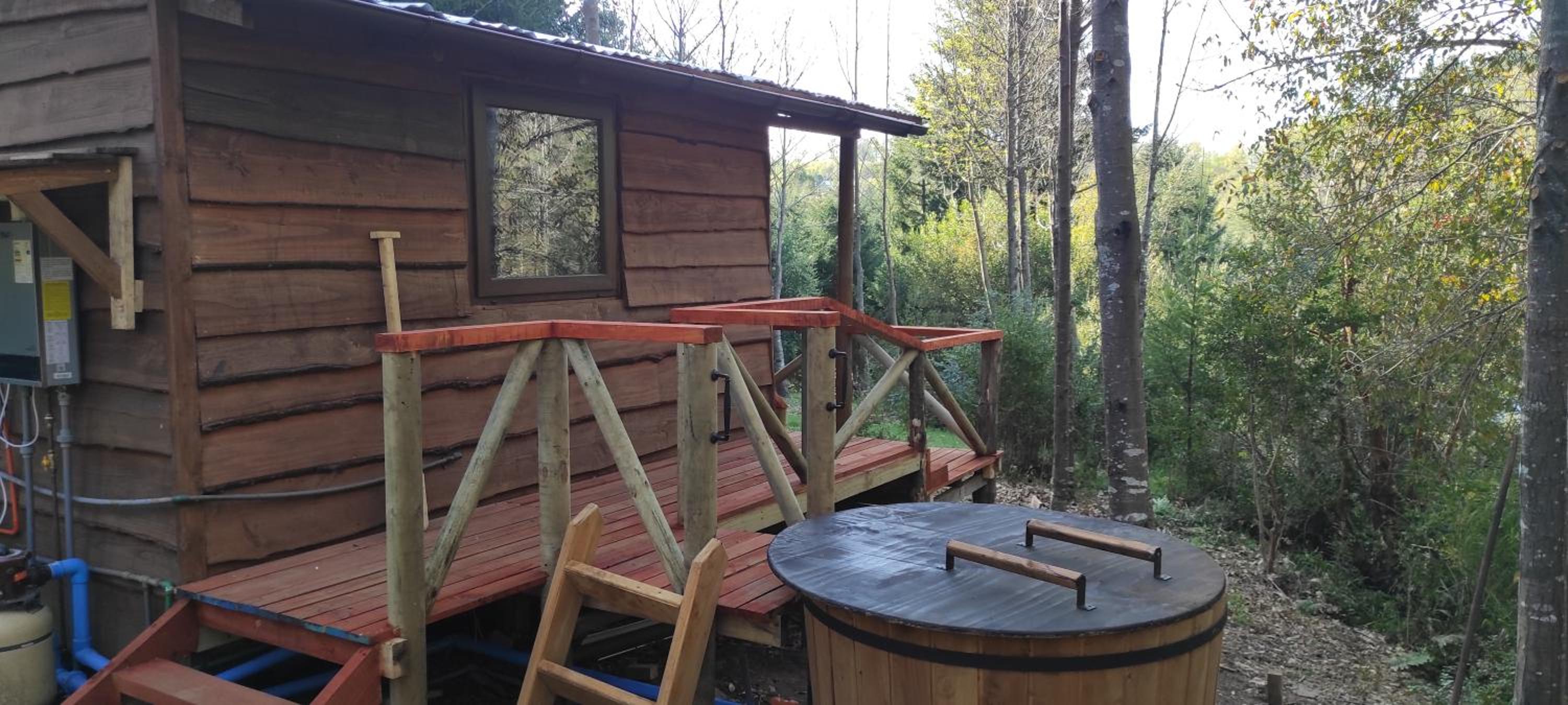 Proyecto COYAM, cabañas lofts, tinas privadas, sendero por el bosque