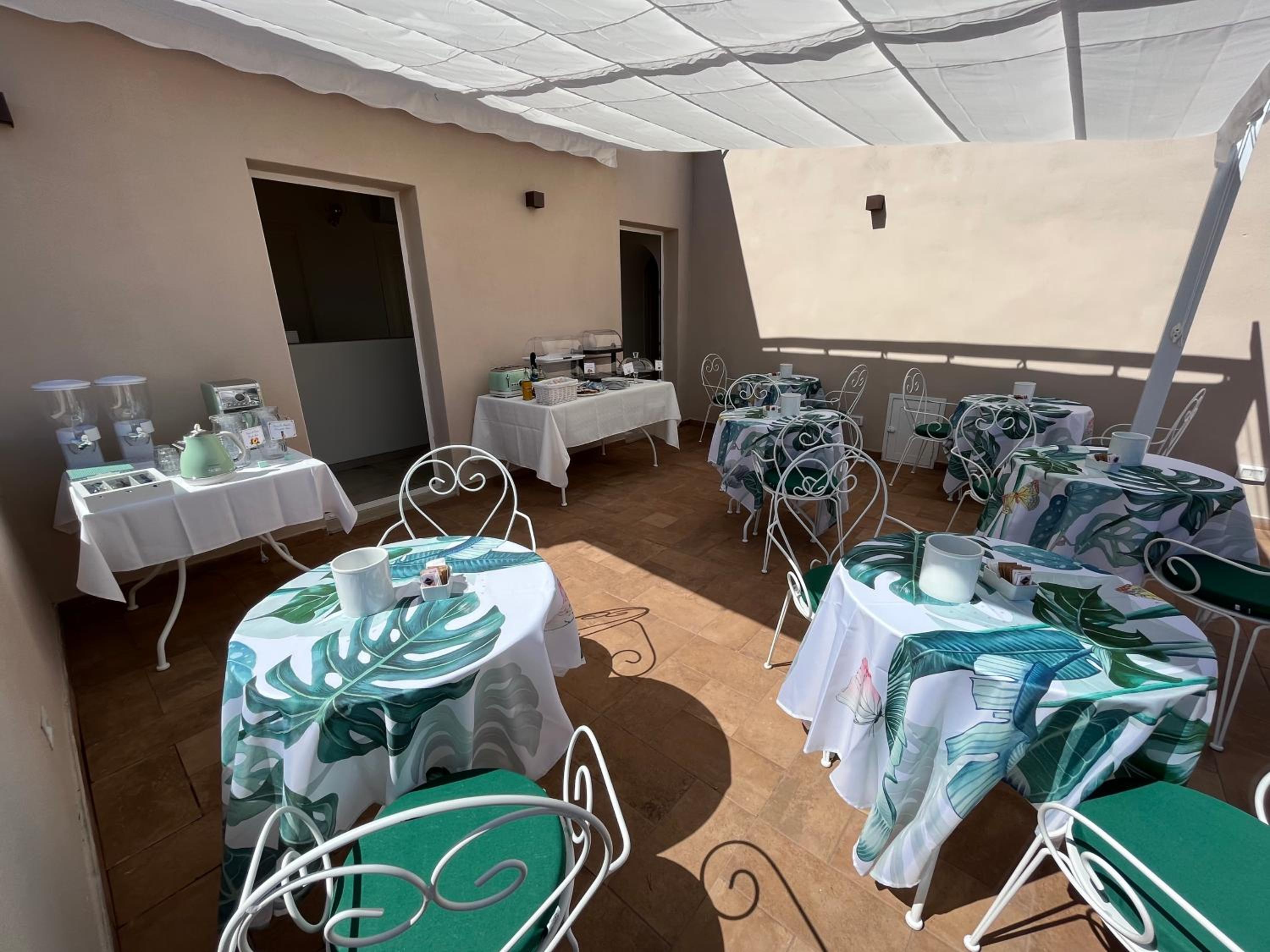 De LoCa Rooms en Tropea — balance & terrace