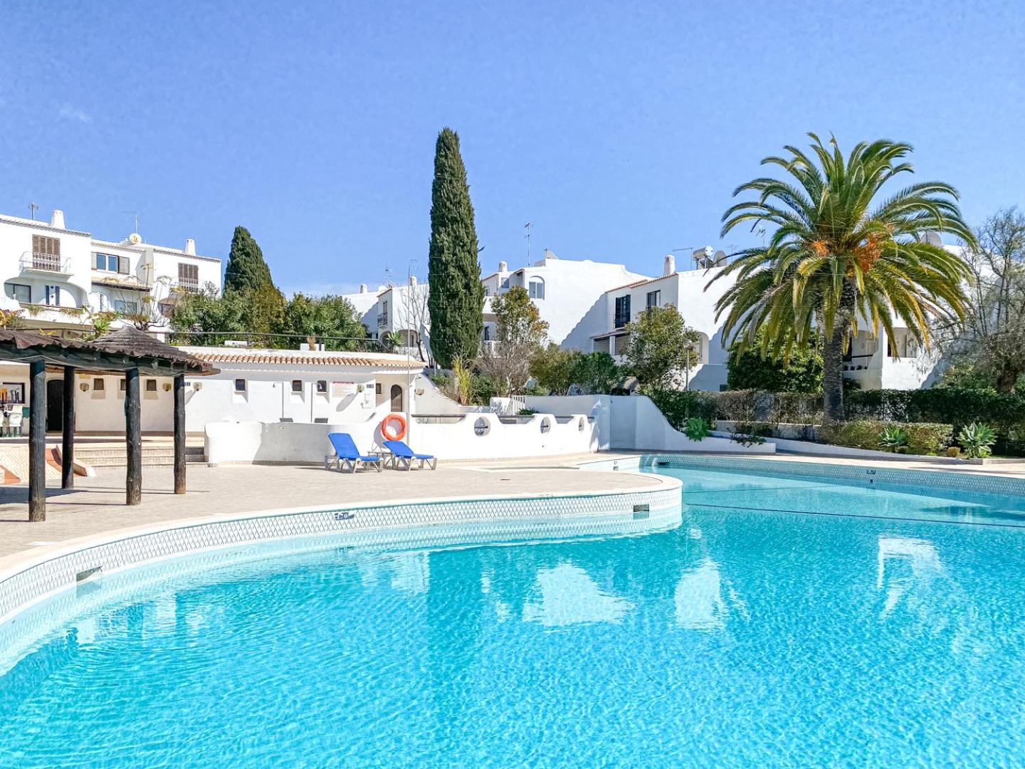 Lovely Apartment in Albufeira 2BD 250m Beach Ocean view and AC Wi-Fi Pool view 4