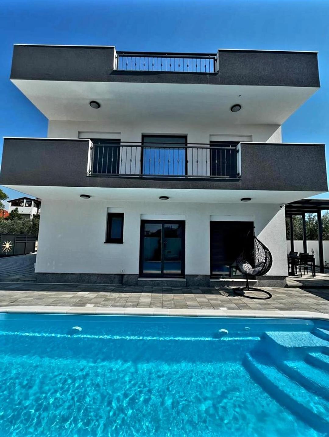 LuxVilla AURORA