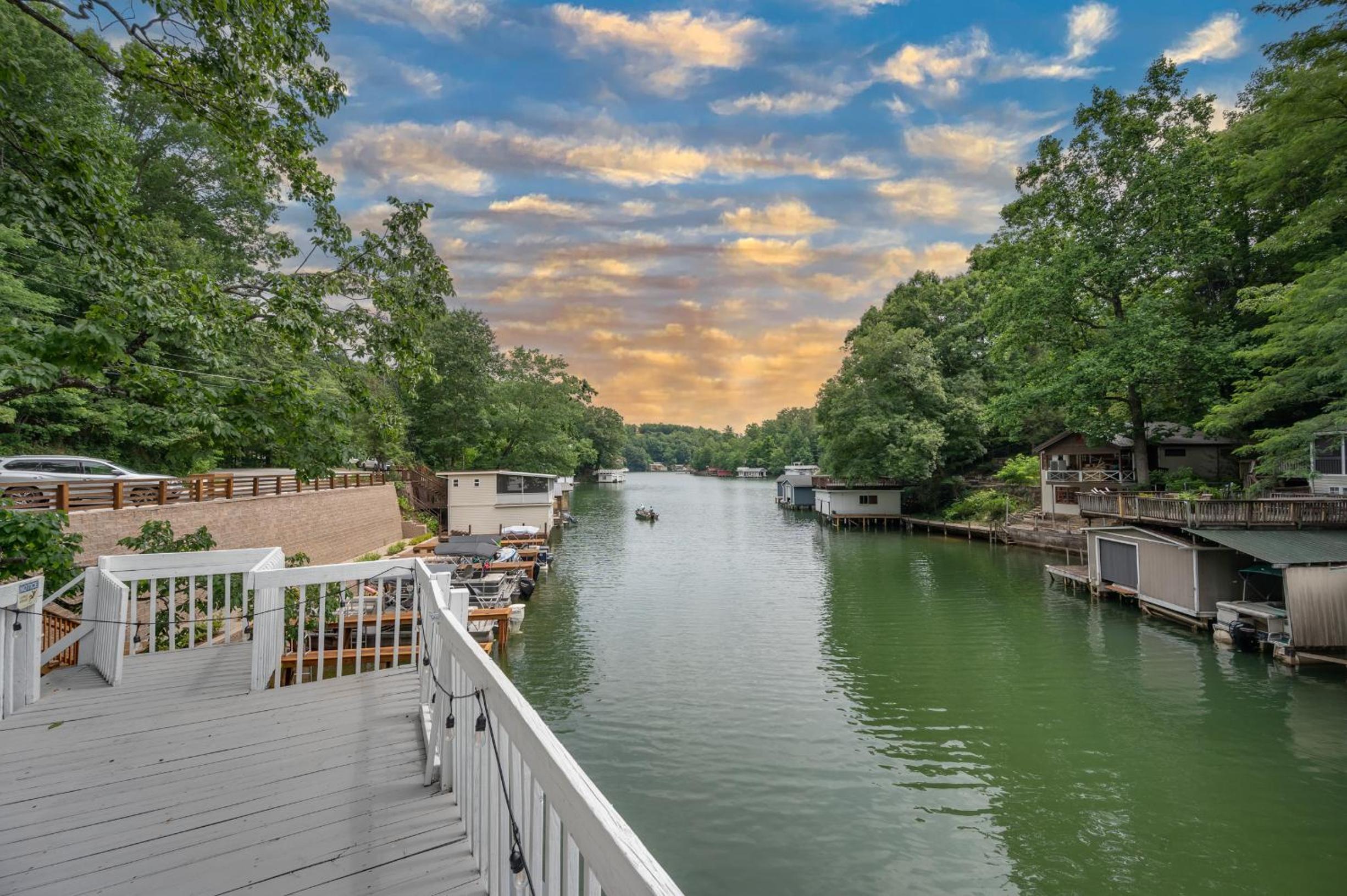 Cozy Cottage On The Lake With Large Deck! view 2