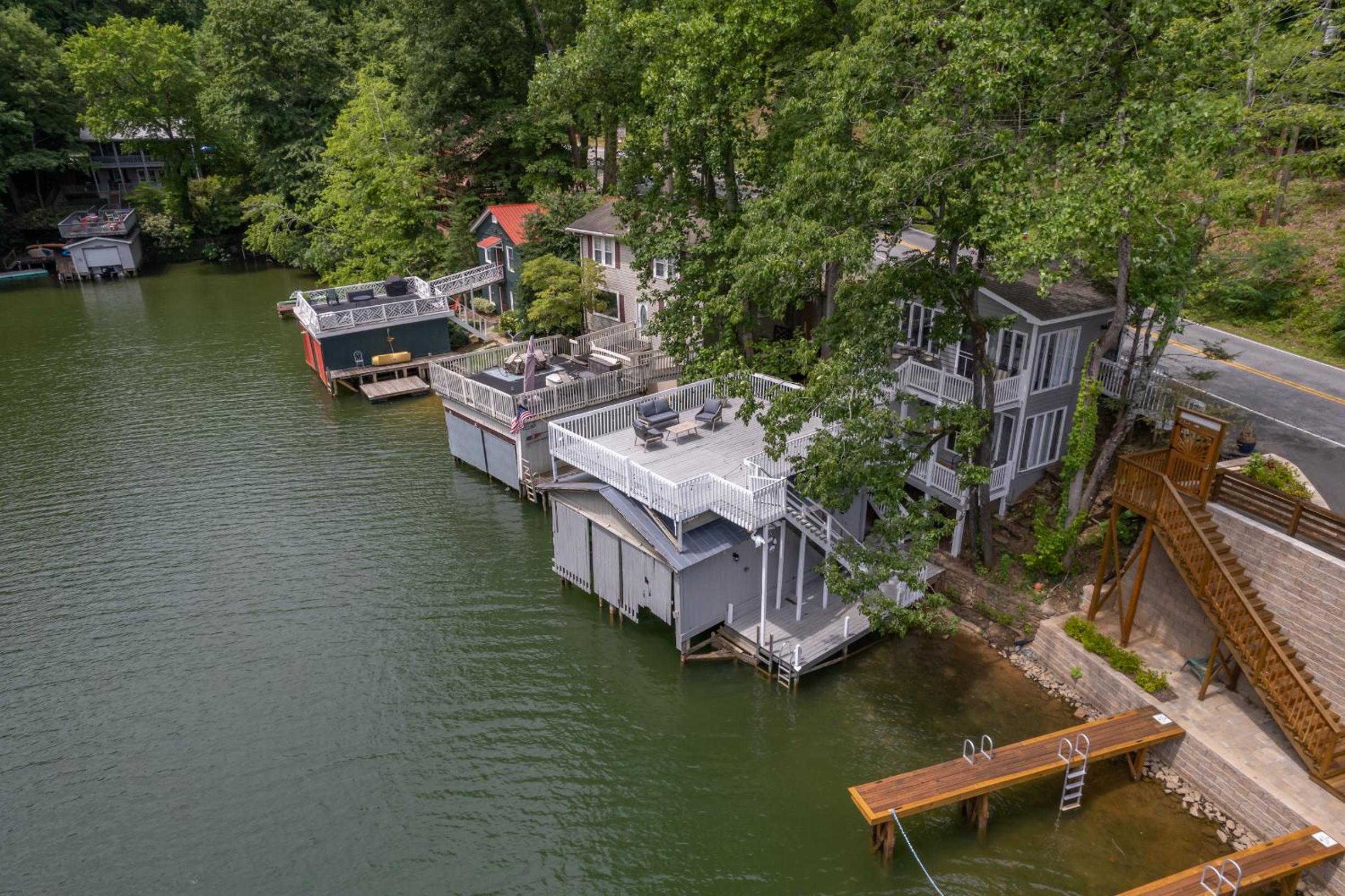 Cozy Cottage On The Lake With Large Deck! view 4