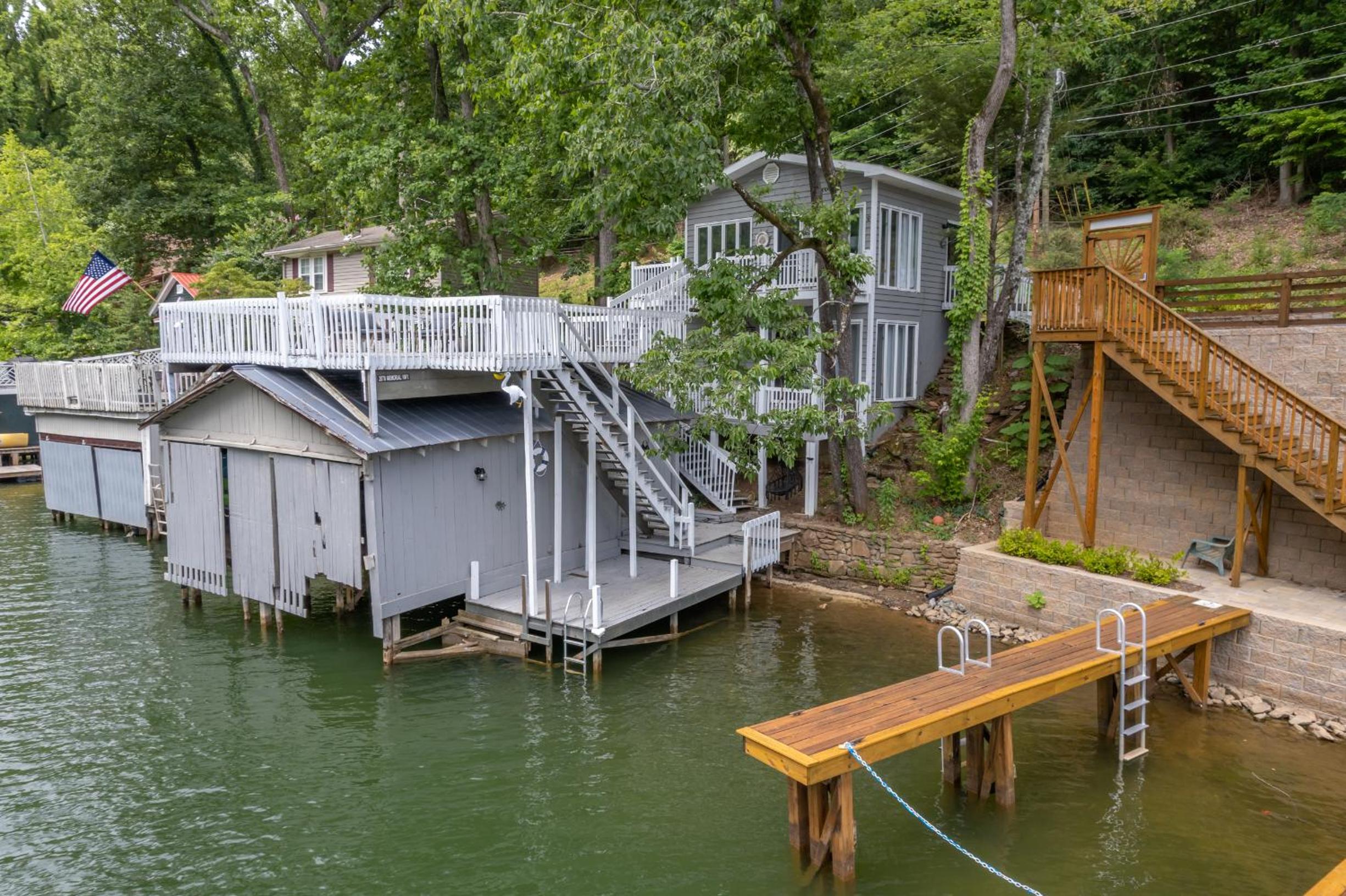 Cozy Cottage On The Lake With Large Deck! view 5