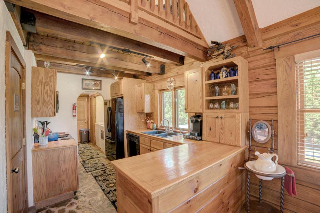 Spartanburg Vacations - Equestrian Log Cabin, Pet Friendly! - Property Image 2