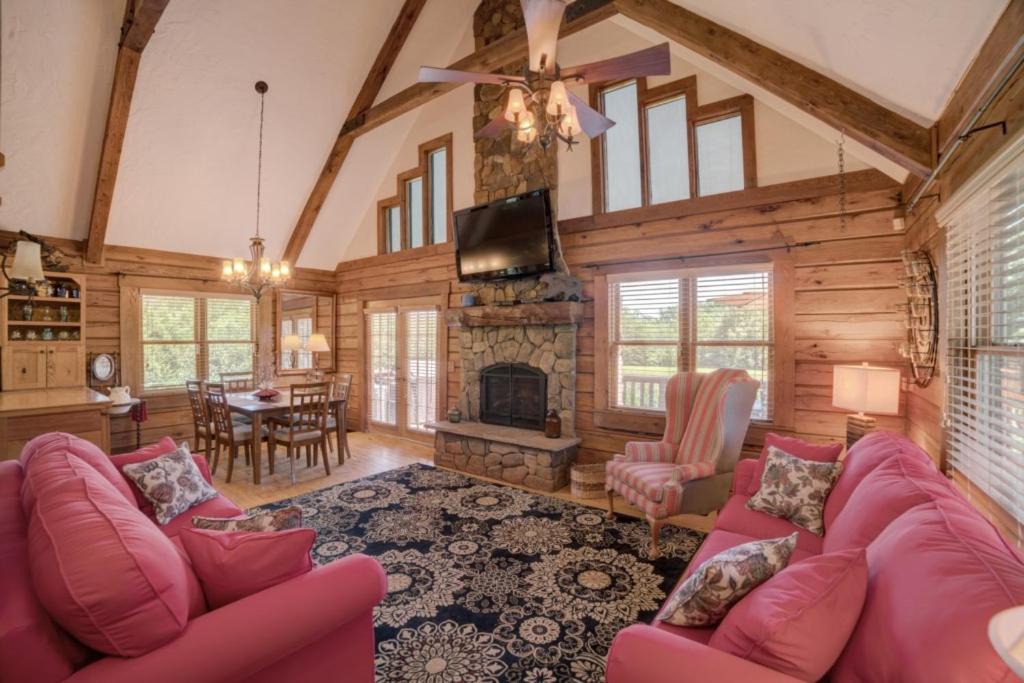Equestrian Log Cabin, Pet Friendly! - Property Image 10