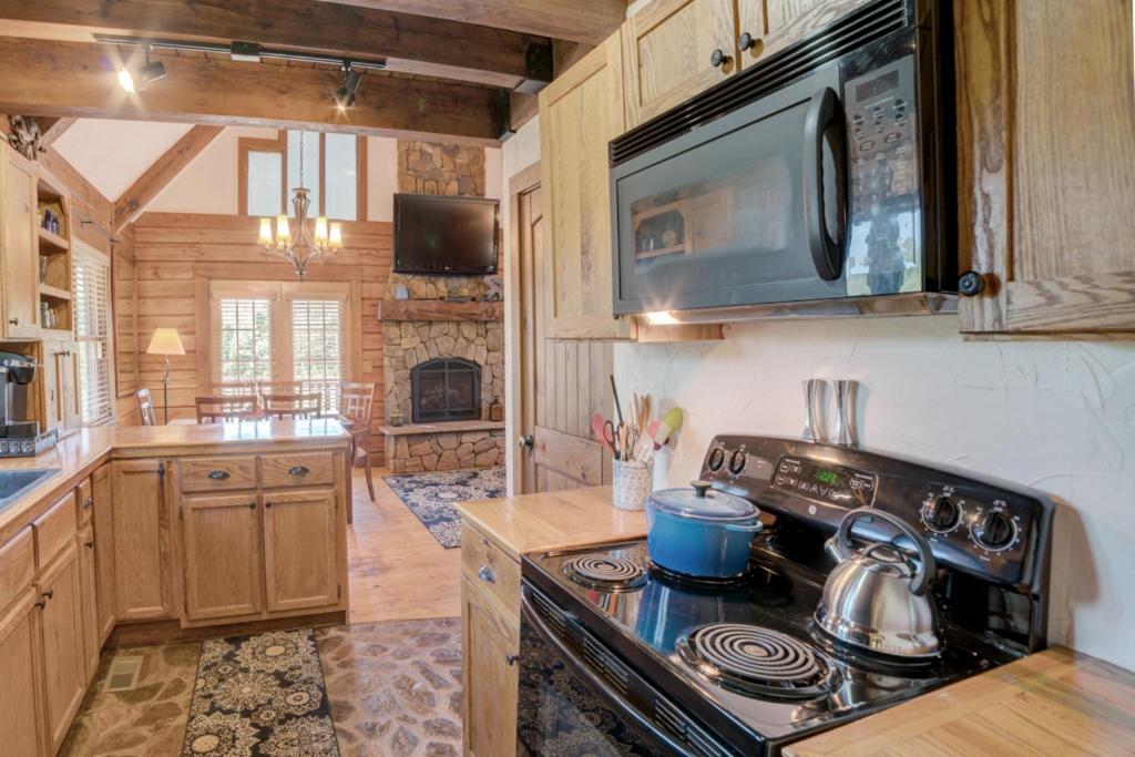 Spartanburg Vacations - Equestrian Log Cabin, Pet Friendly! - Property Image 4