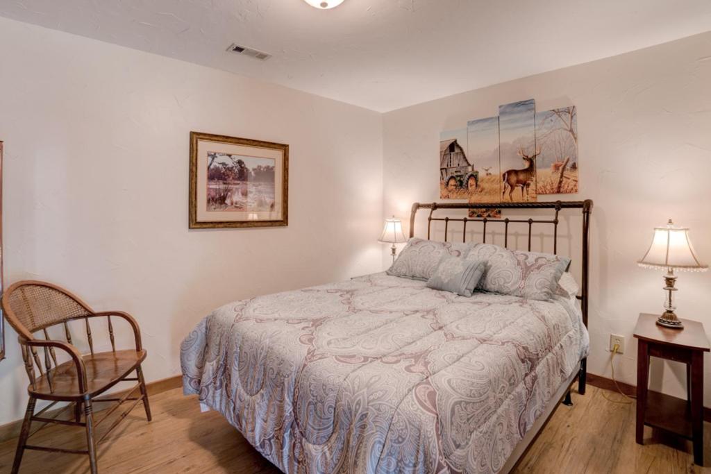 Equestrian Log Cabin, Pet Friendly! - Property Image 5