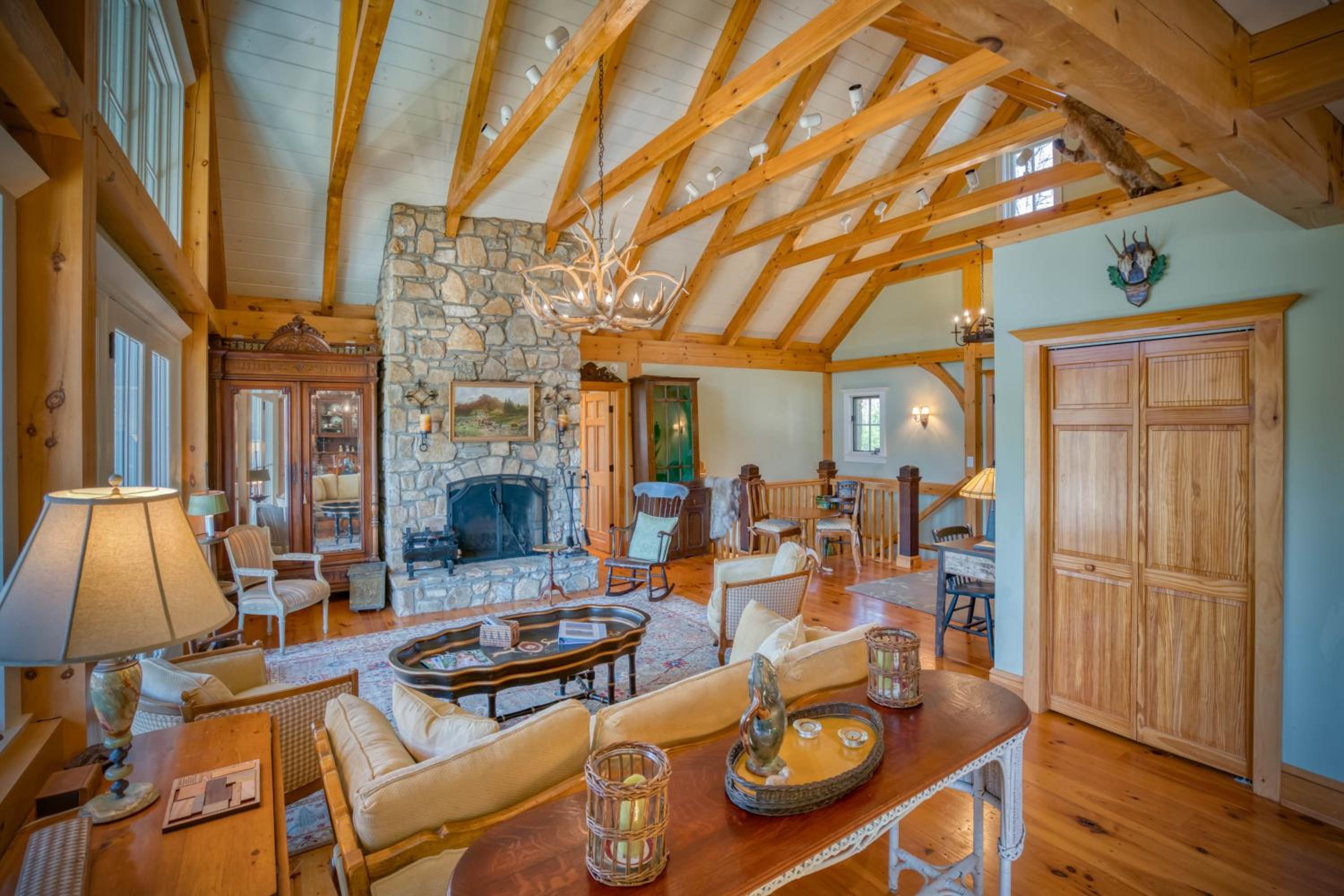 Mountain Dream Luxury Cottage With Fireplace view 2