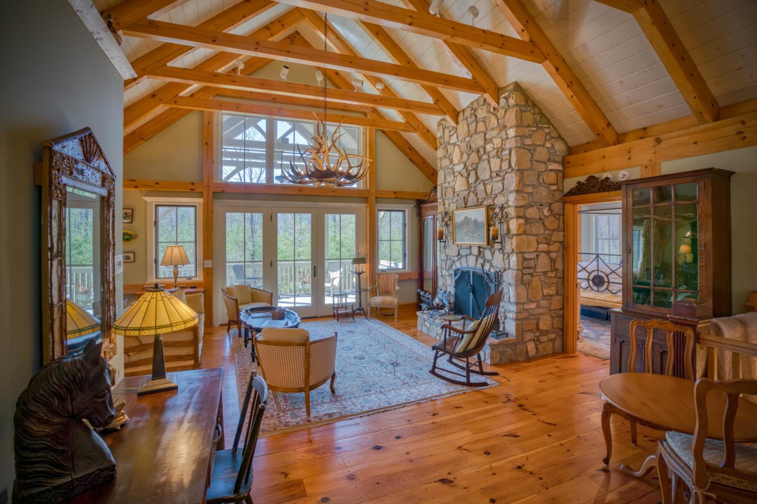 Mountain Dream Luxury Cottage With Fireplace view 3