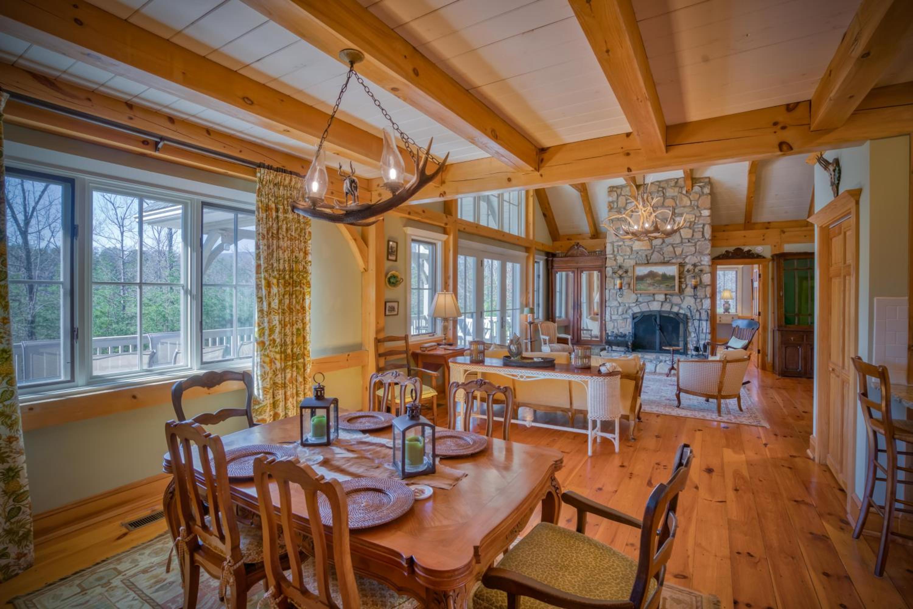 Mountain Dream Luxury Cottage With Fireplace view 4
