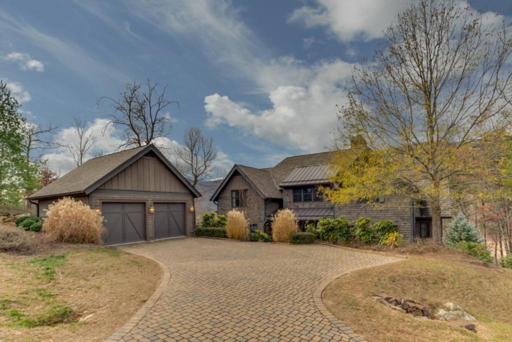 Awe-Inspiring Views, Fireplace, Luxurious Mansion view 2