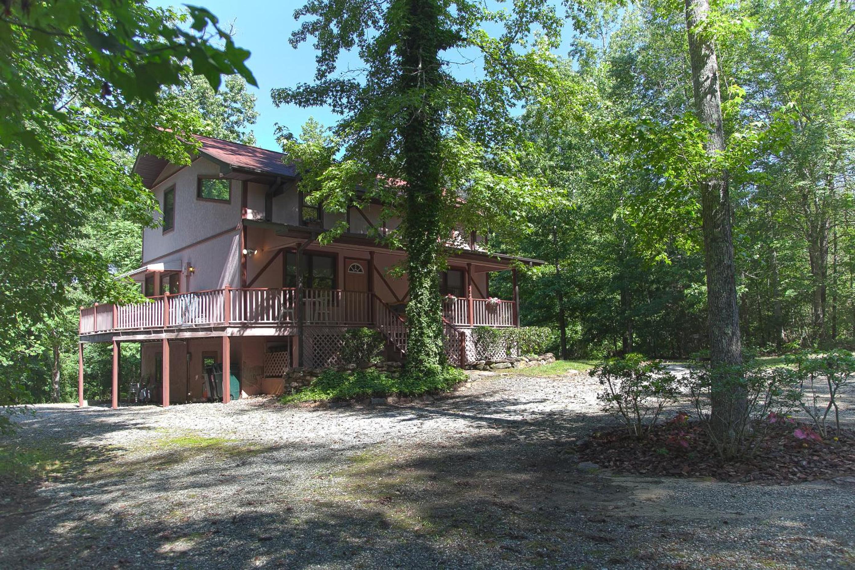 Spartanburg Vacations - Secluded Chalet - Pet Friendly - Property Image 5