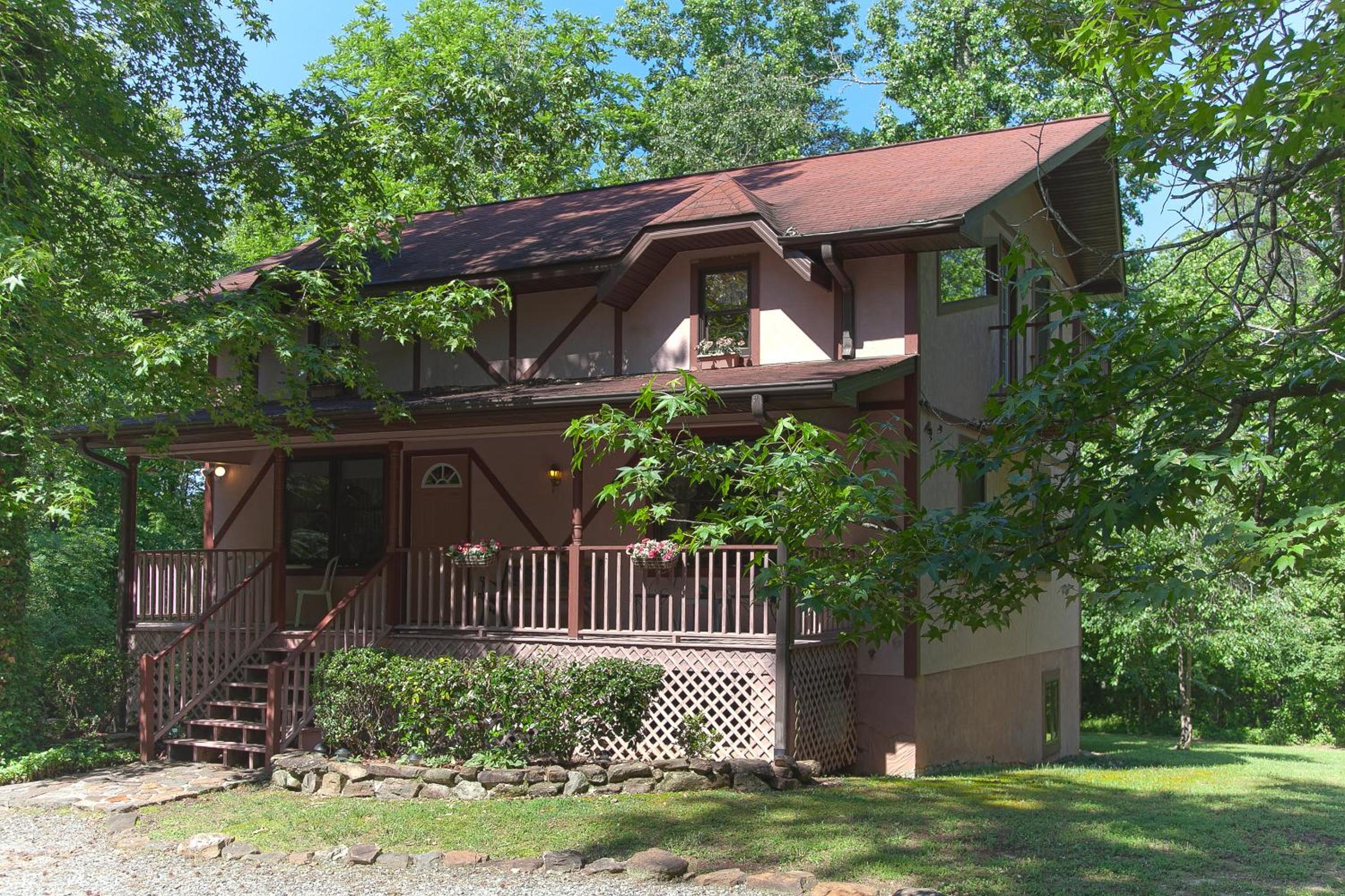 Spartanburg Vacations - Secluded Chalet - Pet Friendly - Property Image 1