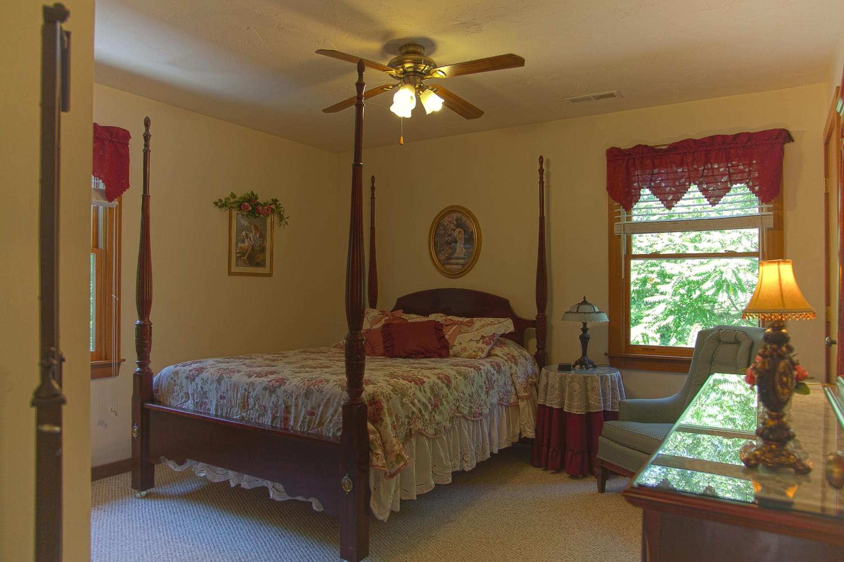 Secluded Chalet - Pet Friendly - Property Image 4