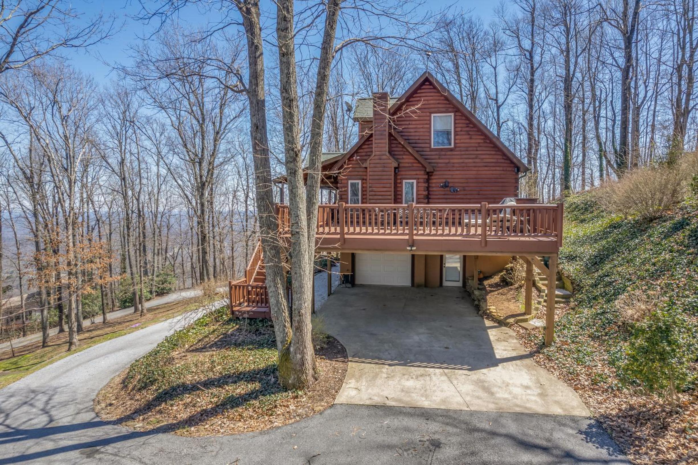 Huge Deck, Mountain Views And Pet Friendly view 3