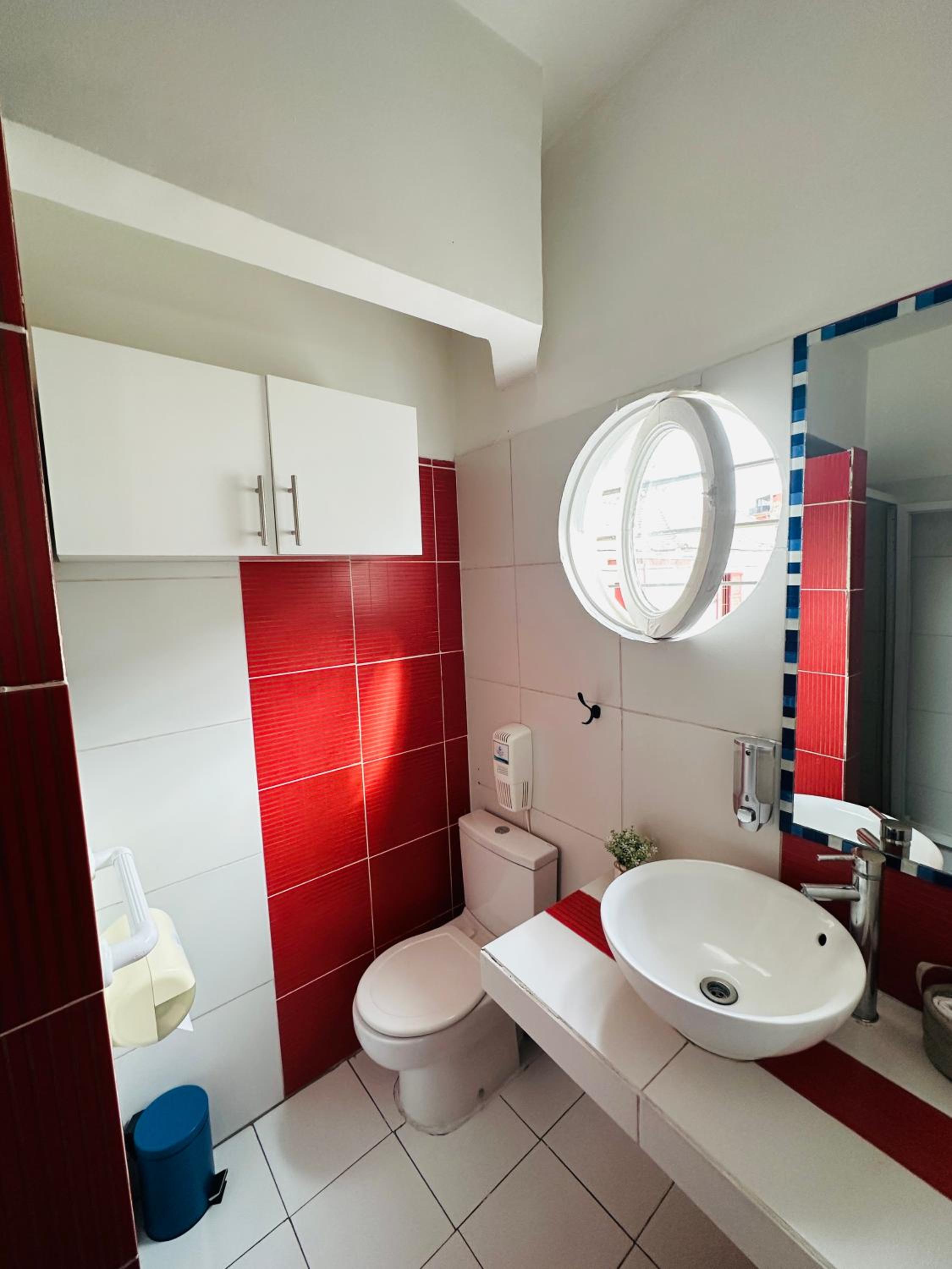 MAKTVB Europa - Hostal Boutique