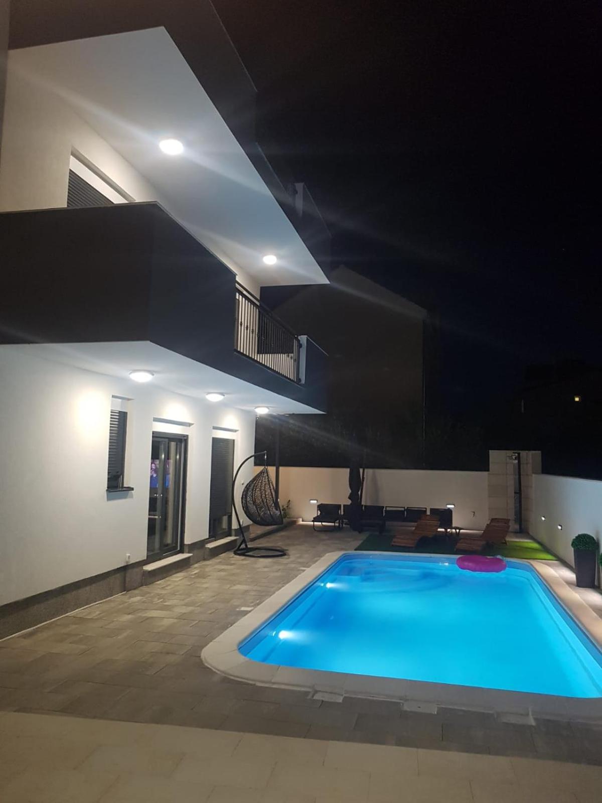 LuxVilla AURORA