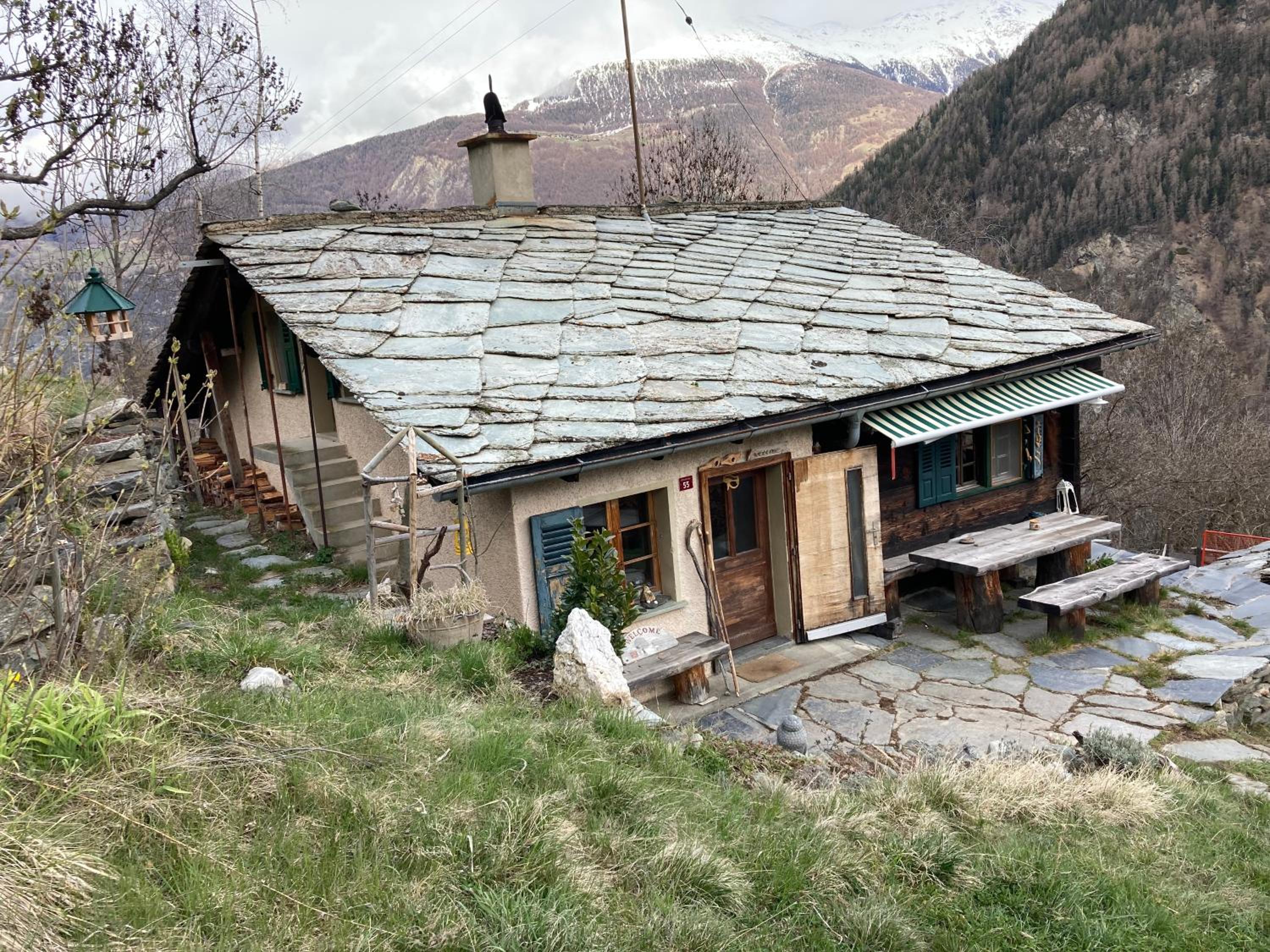 Chalet La Paz with Hotpot and Sauna