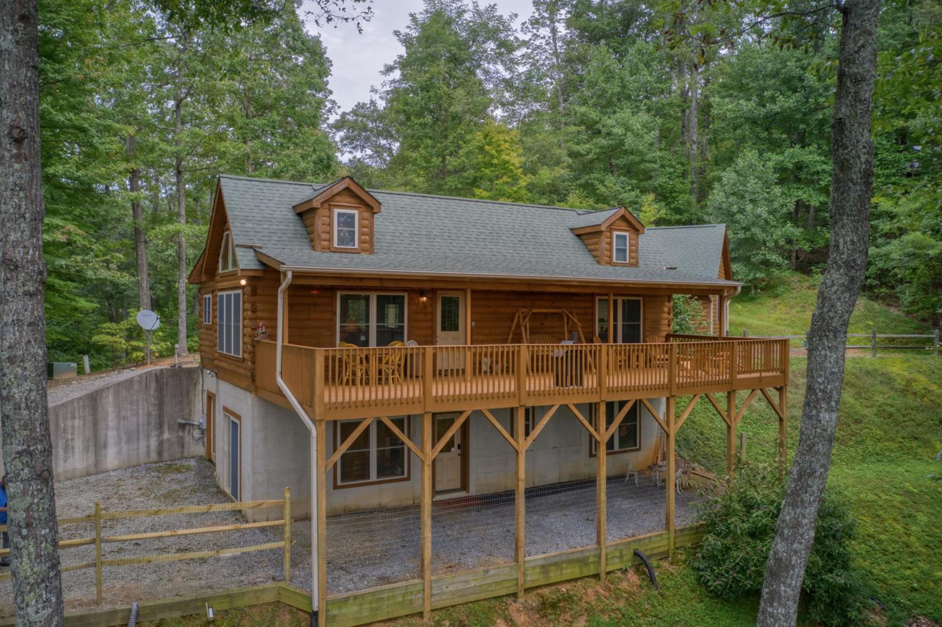 Duncan Vacations - Cozy Cabin Home With Fire Pit And Mountain Views! - Property Image 1