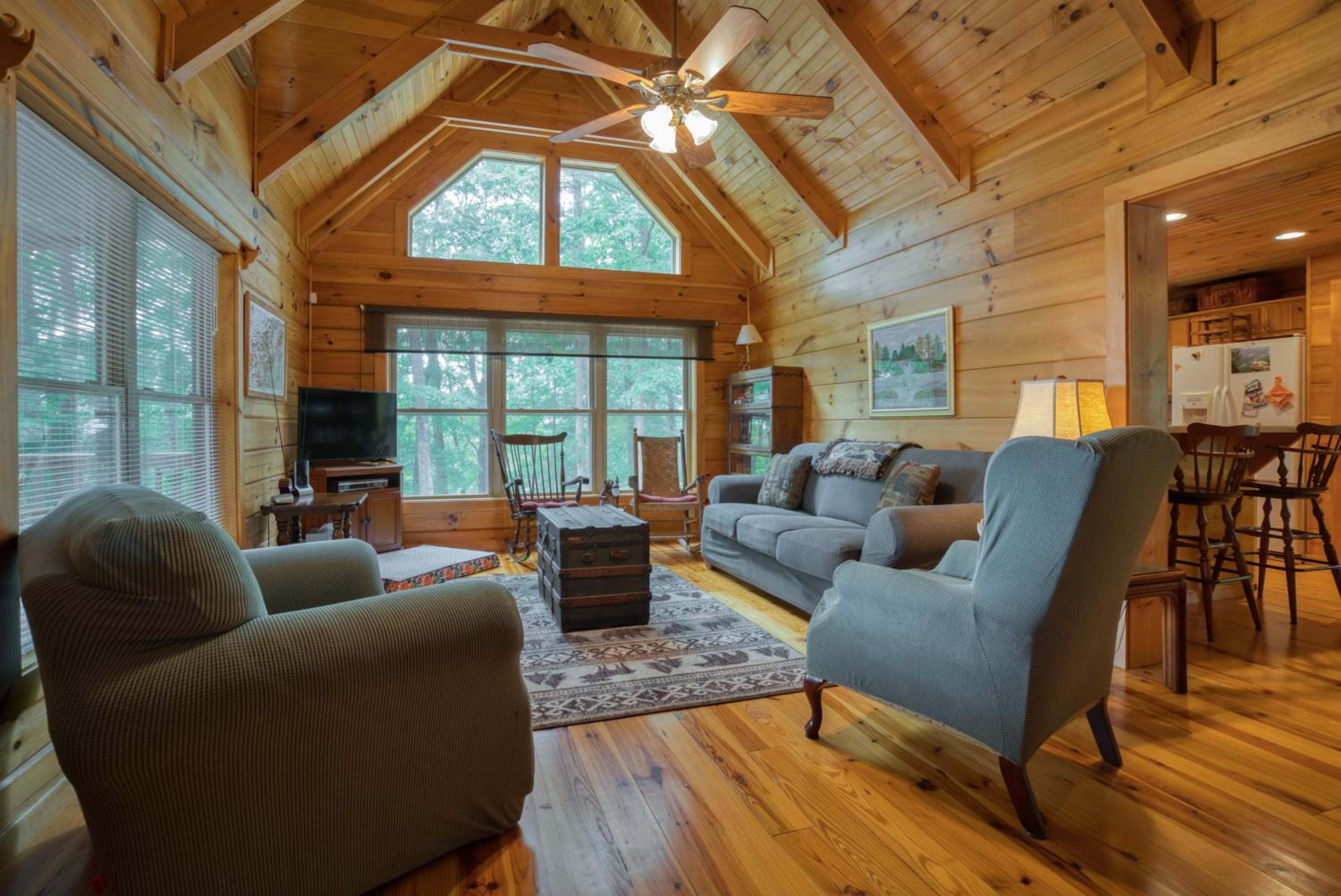 Cozy Cabin Home With Fire Pit And Mountain Views! view 3