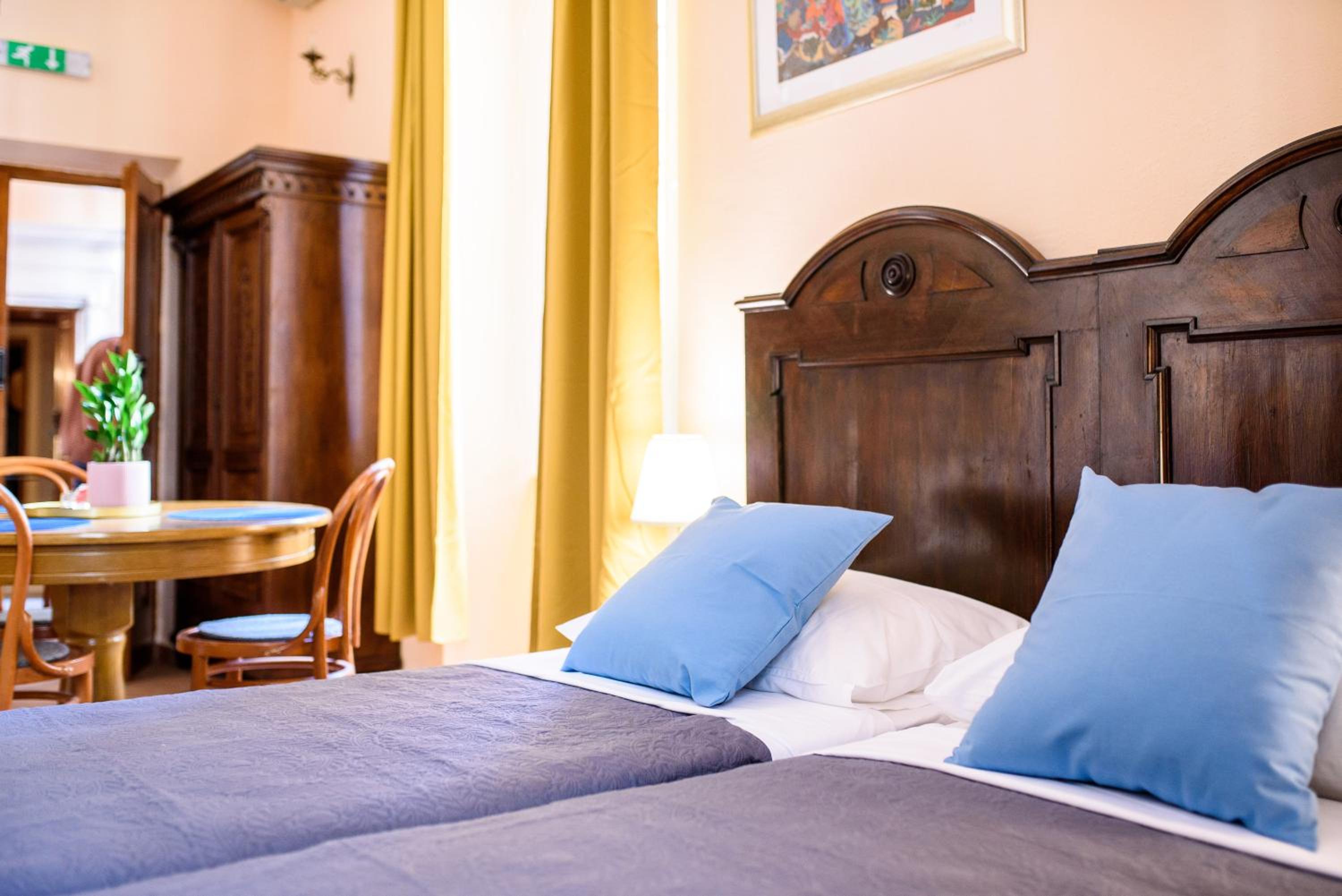 Amoret Apartments