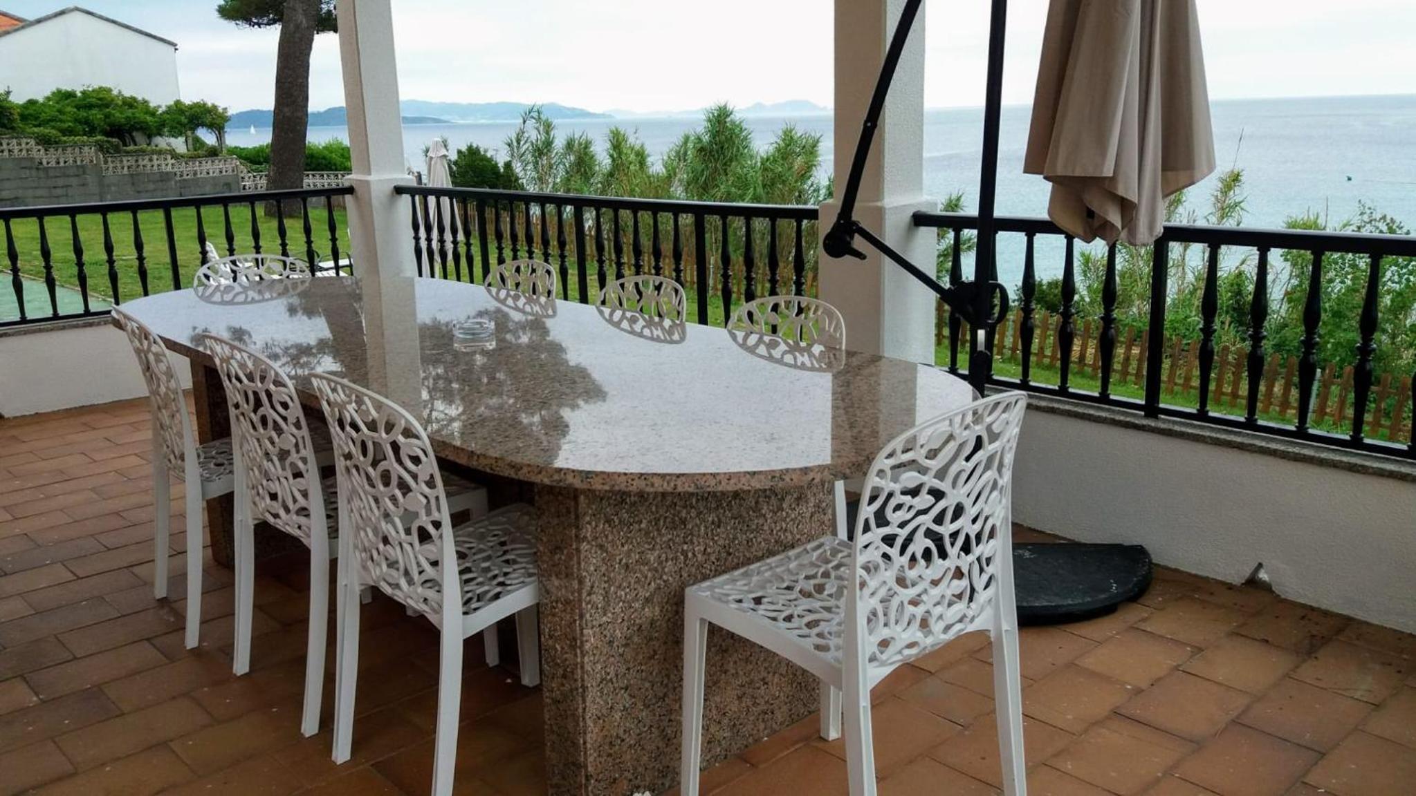 Chalet en Sanxenxo, en playa Canelas view 2