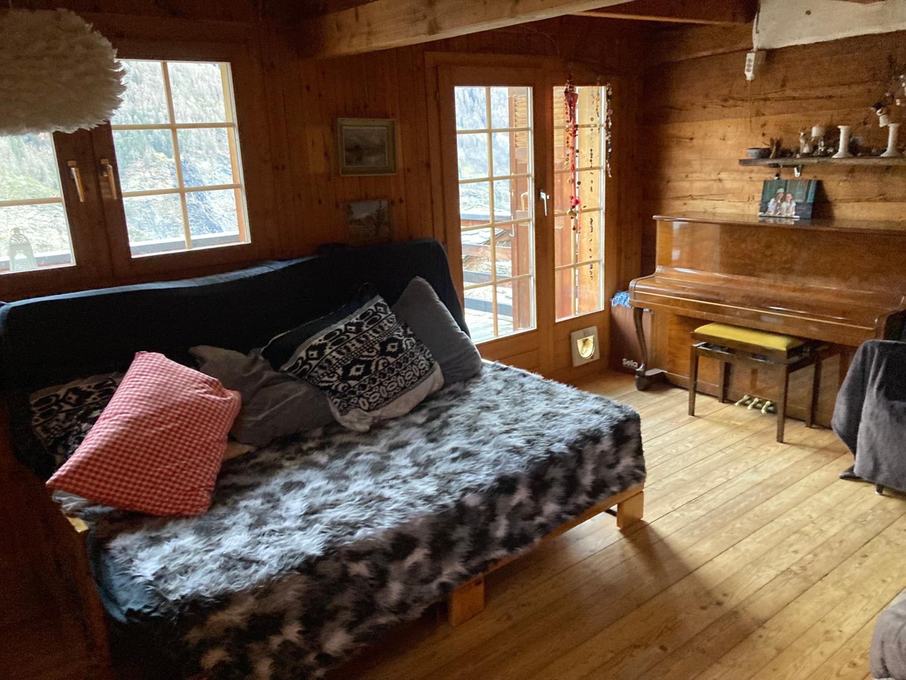 Chalet La Paz with Hotpot and Sauna