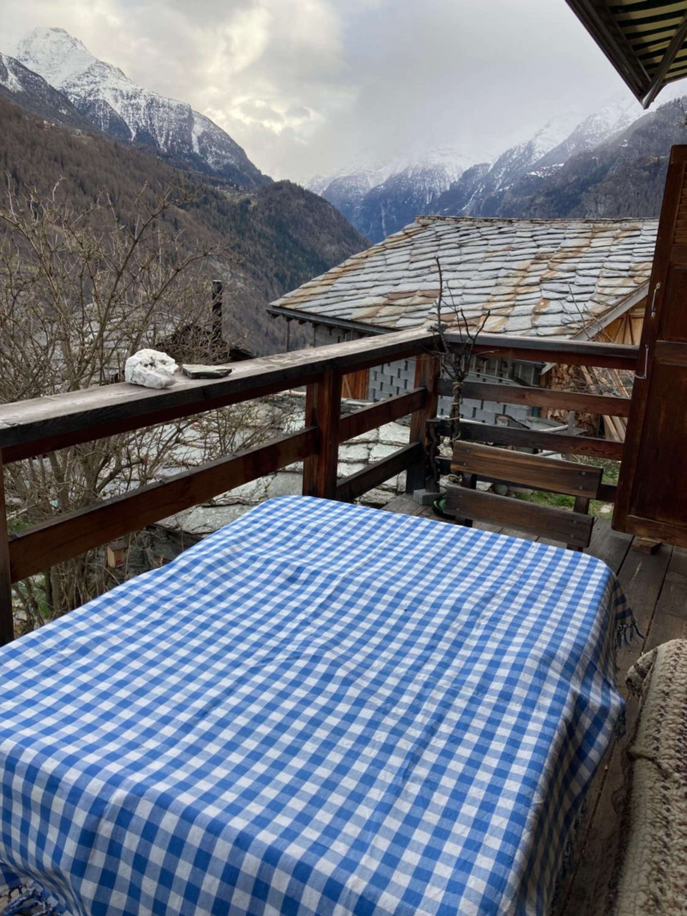 Chalet La Paz with Hotpot and Sauna