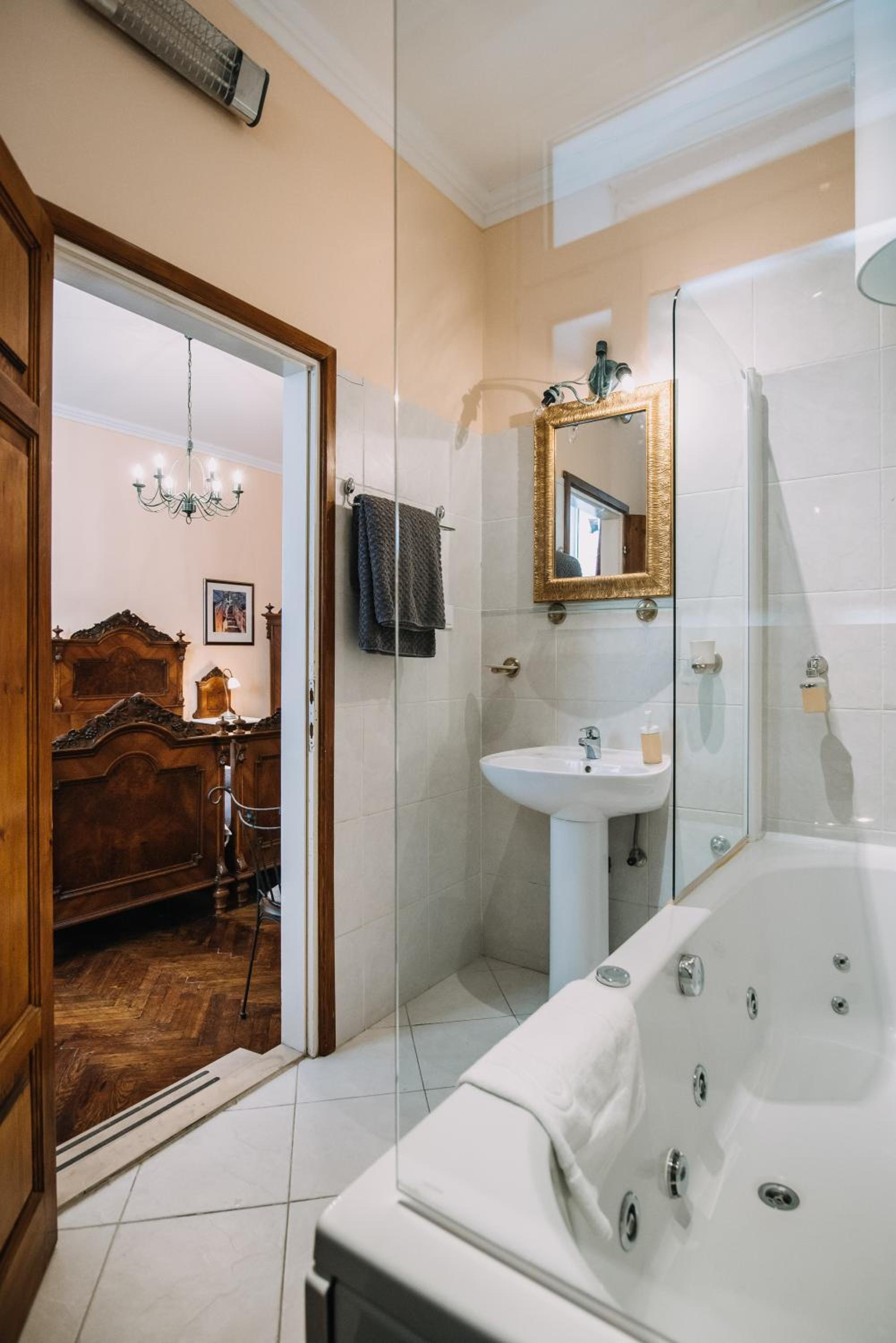 Amoret Apartments