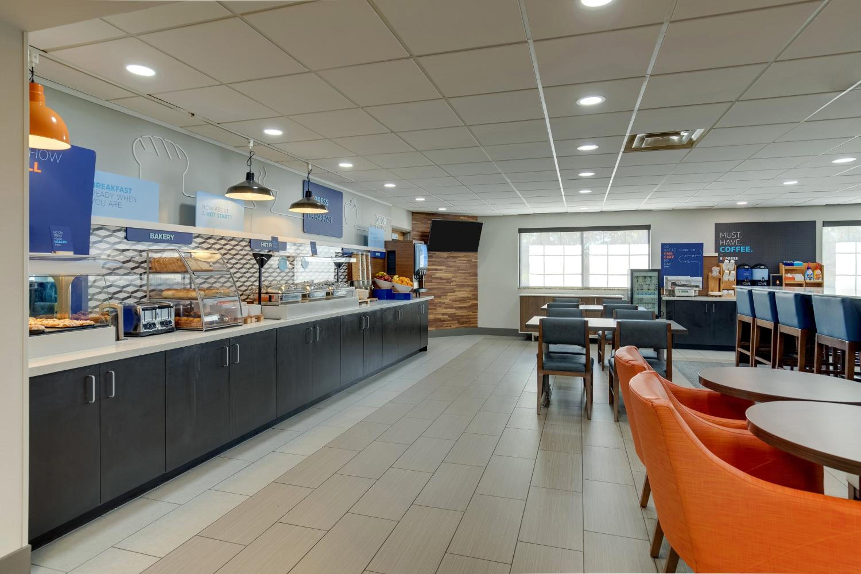 Holiday Inn Express I-95 Capitol Beltway - Largo, an IHG Hotel - Property Image 2