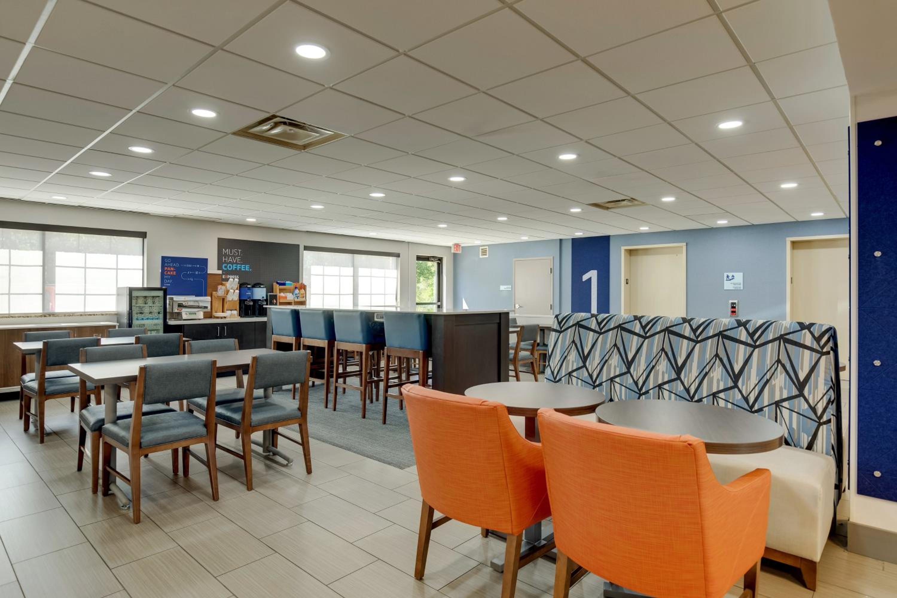 Holiday Inn Express I-95 Capitol Beltway - Largo, an IHG Hotel - Property Image 3
