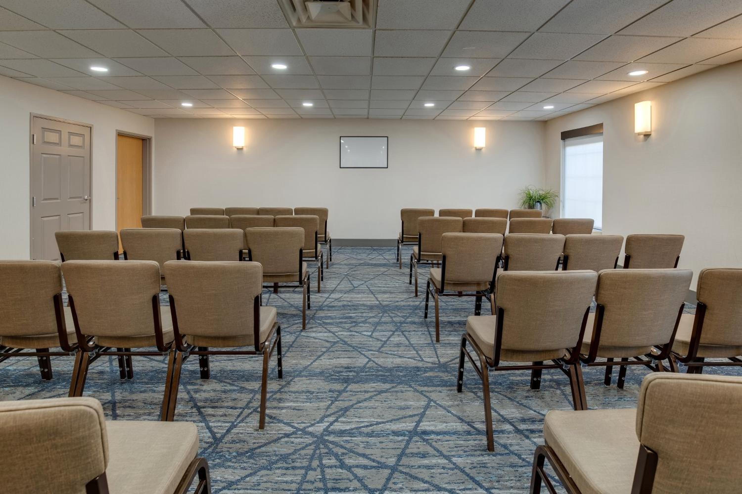Holiday Inn Express I-95 Capitol Beltway - Largo, an IHG Hotel - Property Image 4