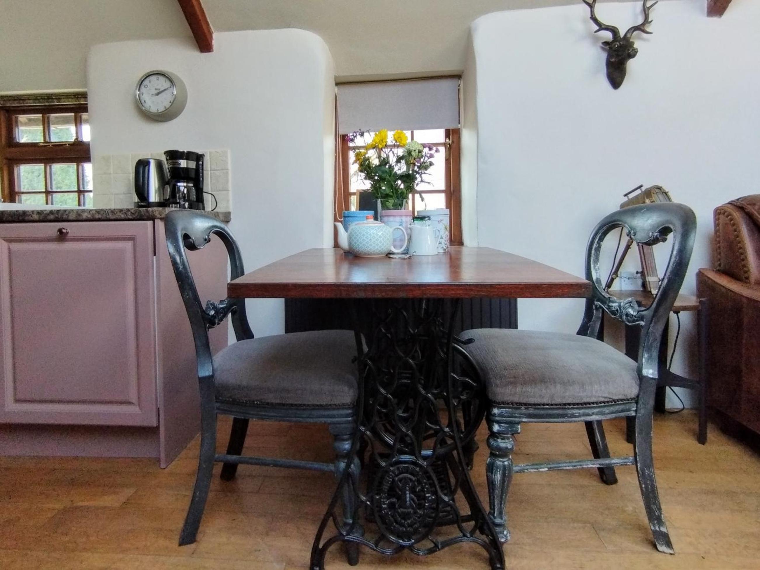 Cosy barn on rural smallholding with alpacas, goats & pigs