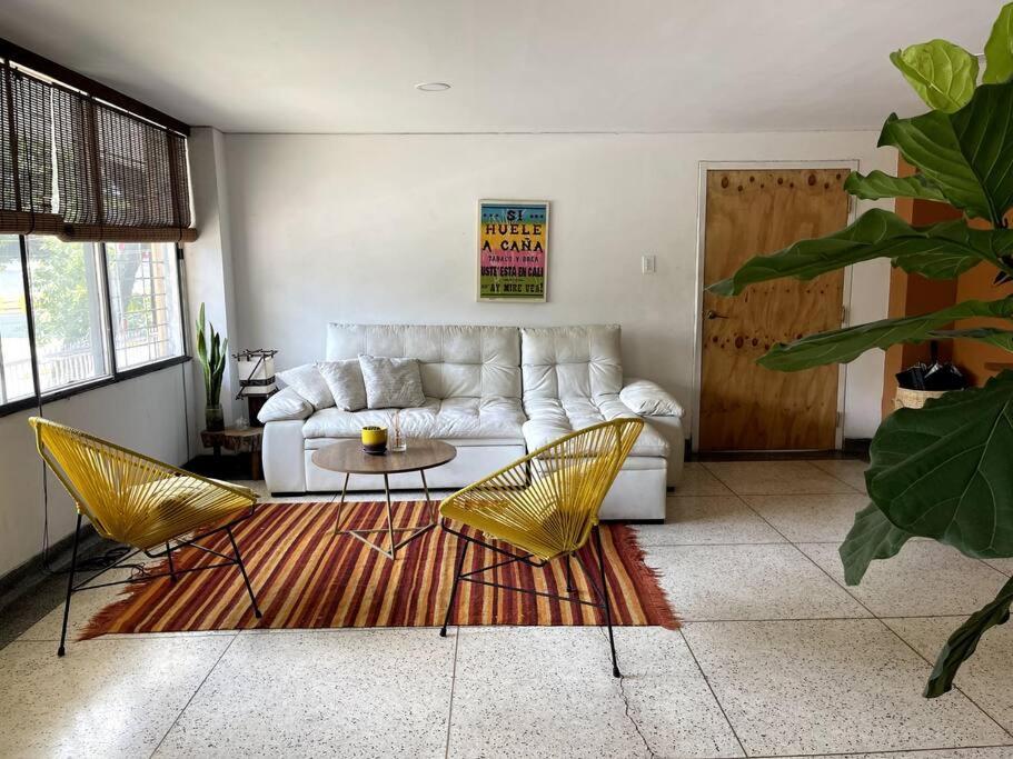 Descubre cali desde este acogedor apartamento.