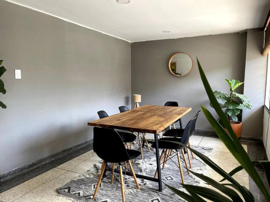 Descubre cali desde este acogedor apartamento.