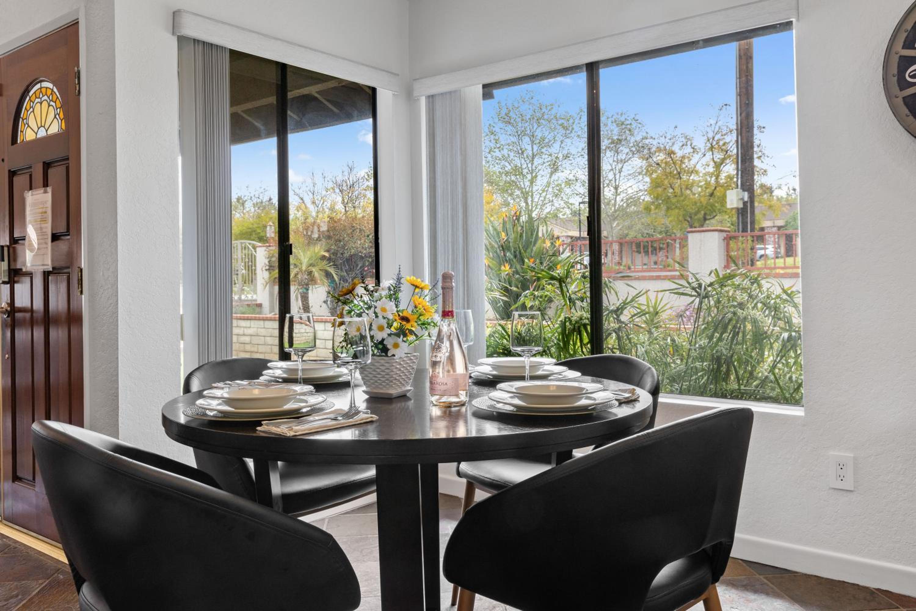 Peaceful Private Retreat In The Heart Of Town