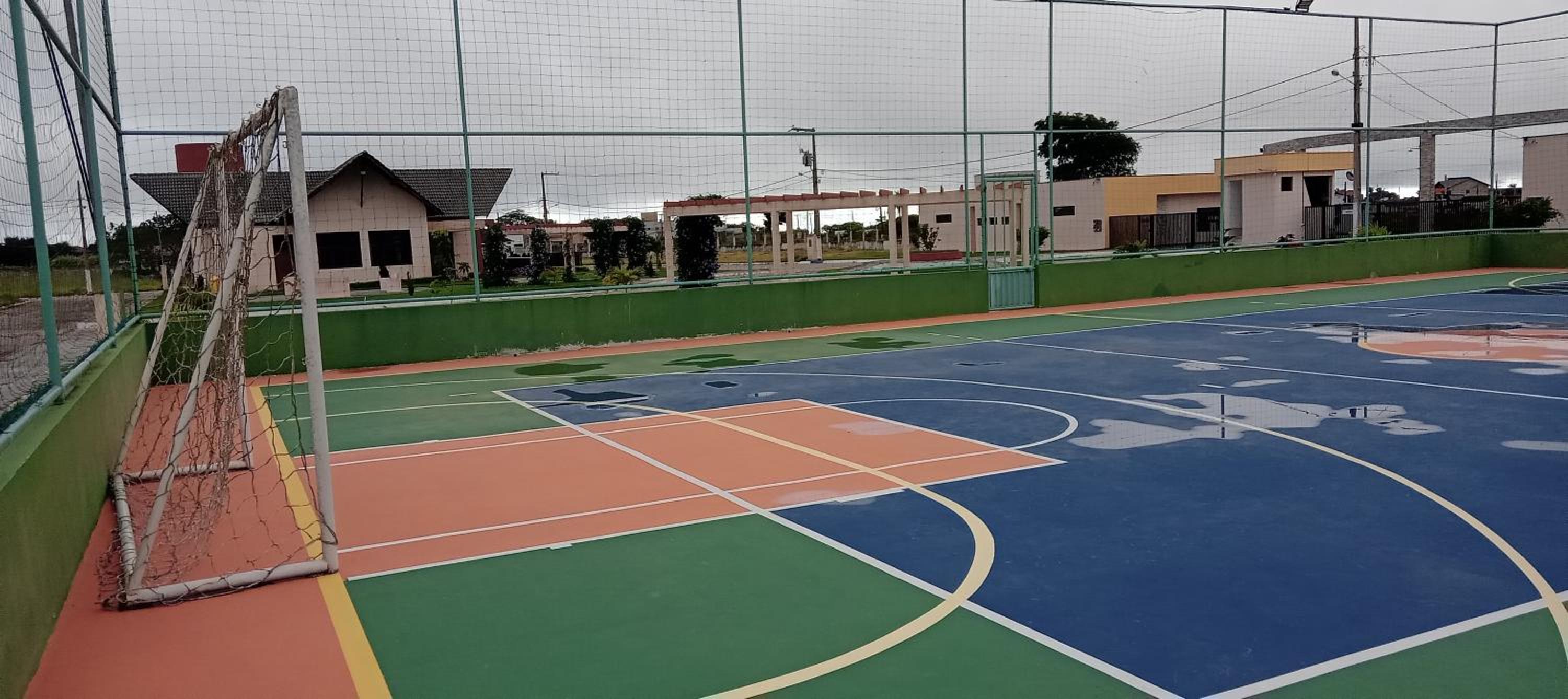 Casa espaçosa churrasqueira Wi-Fi há 2km do centro