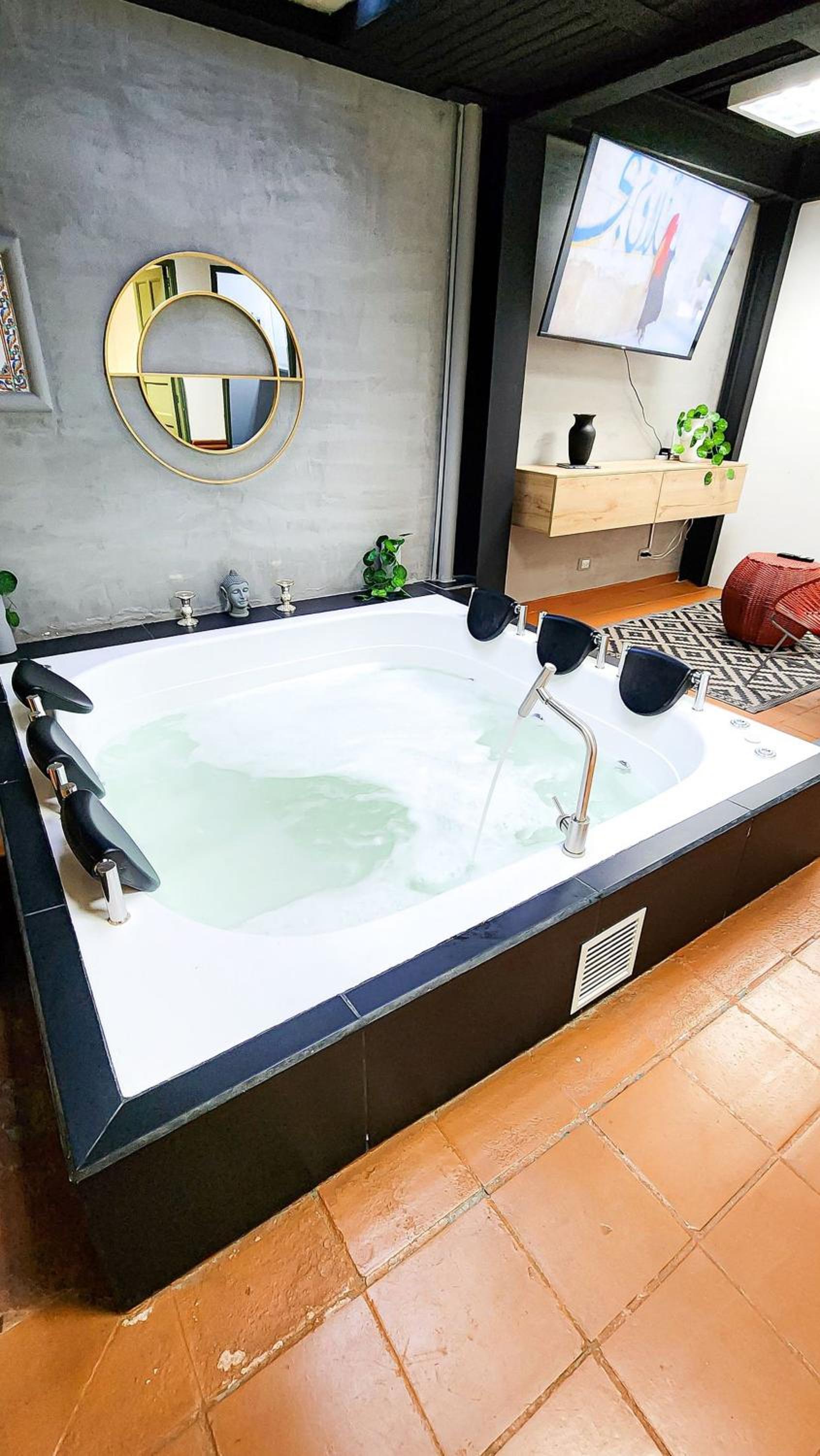 Manila House With Jacuzzi
