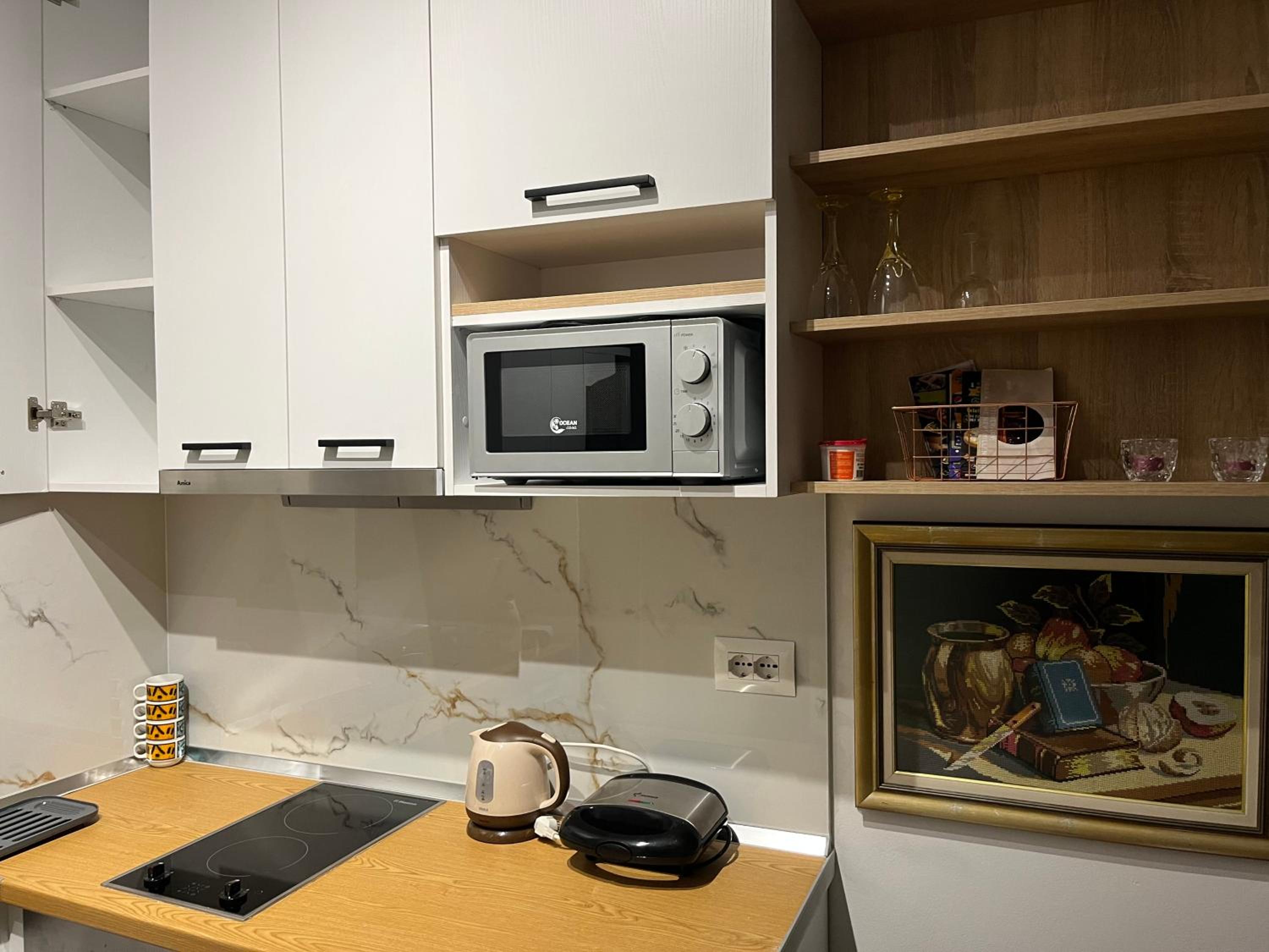 Comfy Nest Apartment- free parking