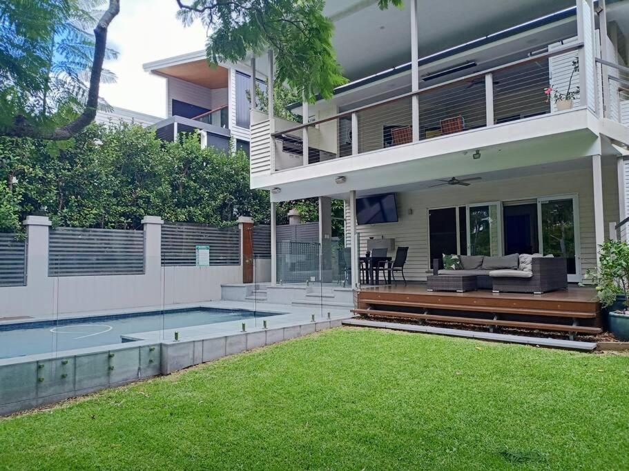 Adorable Private 2 bedroom Guest Suite + pool